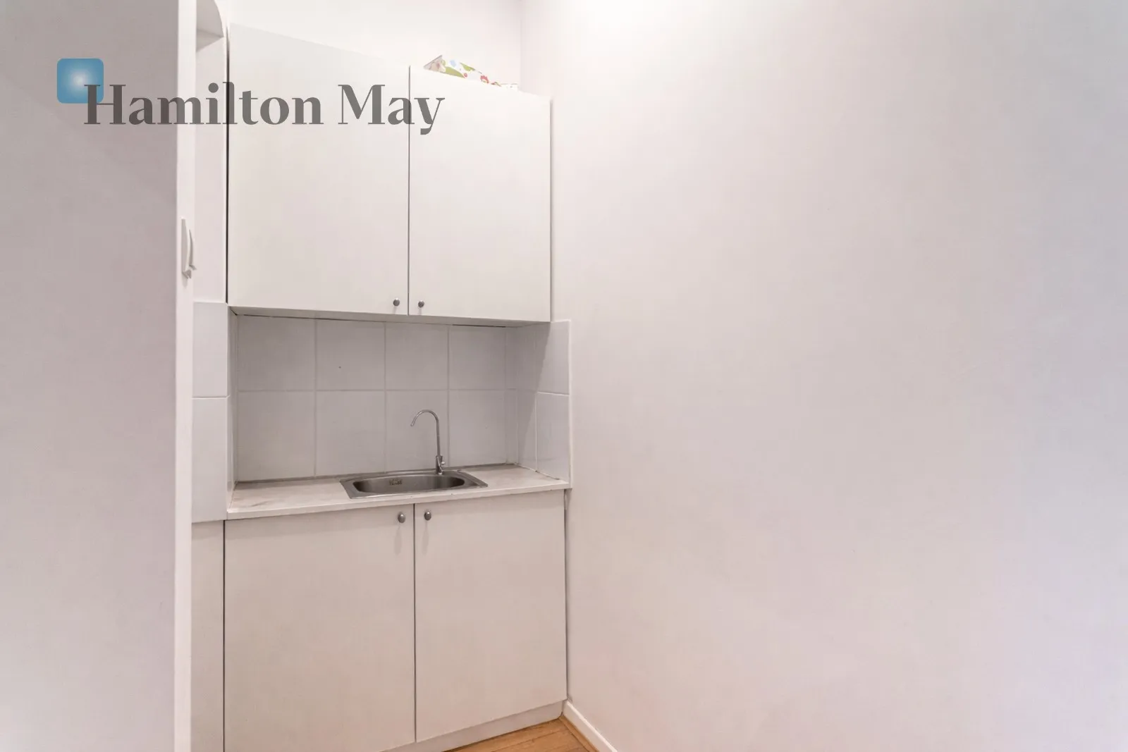 Premises suitable for office or services,  located right next to Unii Lubelskiej Square - slider