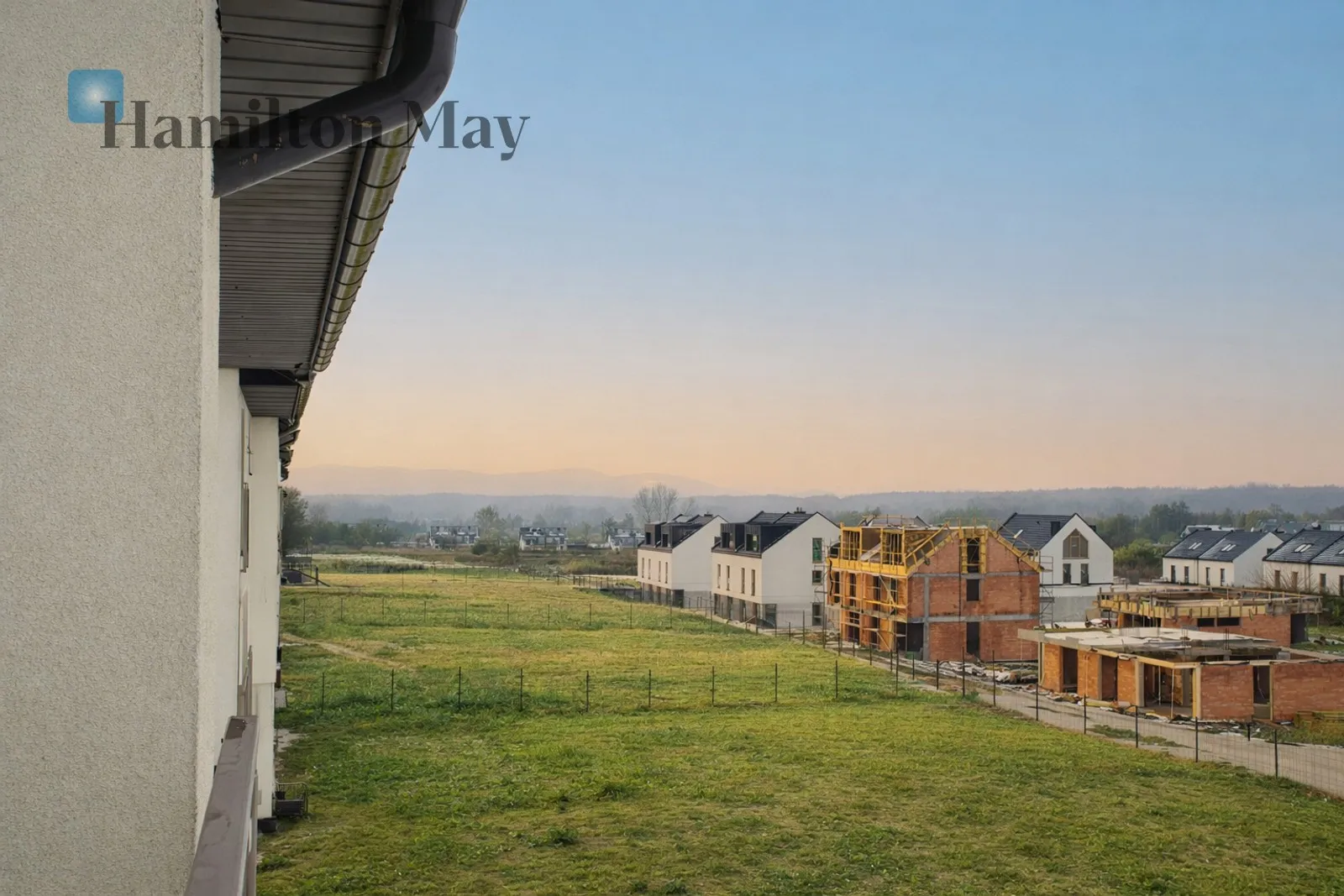 Енергоефективний, сучасний будинок у тихому закритому житловому комплексі в Скотніках - slider