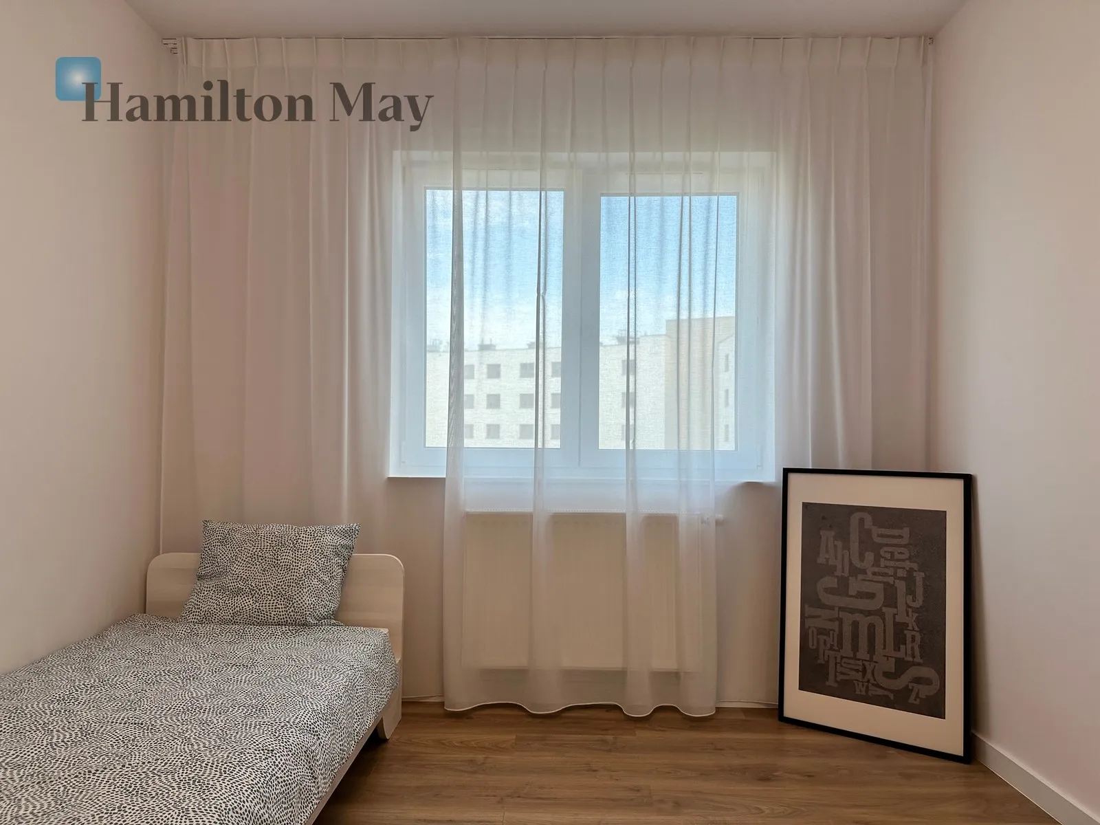 Street: Bokserska Region: Mokotów Subregion: Służewiec Distance to centre: 6.51 km Level: 5 Price: 1380000 PLN Bedrooms: 2 - slider