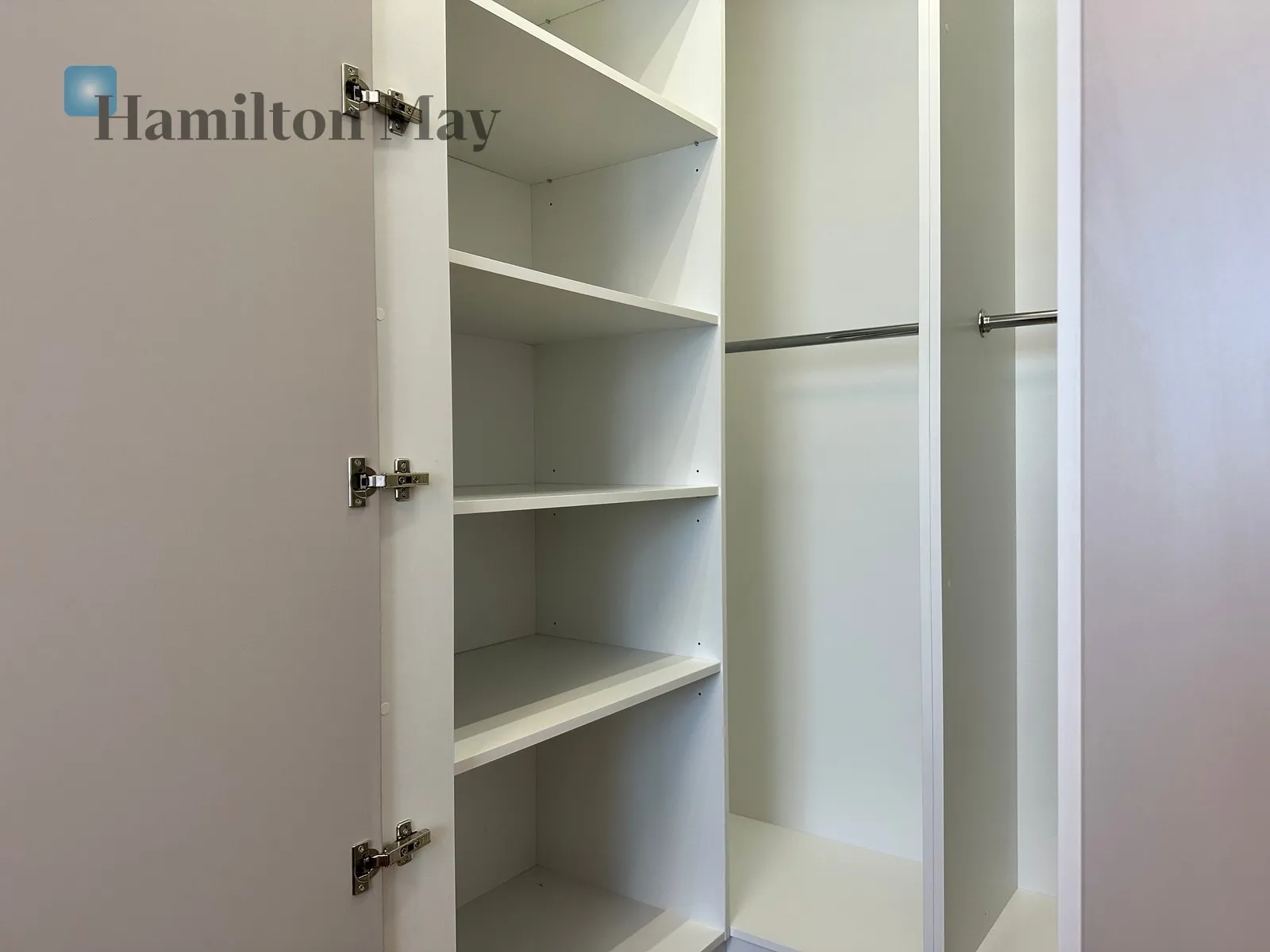 Subregion: Służewiec Distance to centre: 6.51 km Level: 5 Price: 1380000 PLN Bedrooms: 2 Bathrooms: 2 Size: 66.65m2 Price/m2: 20705 PLN - slider