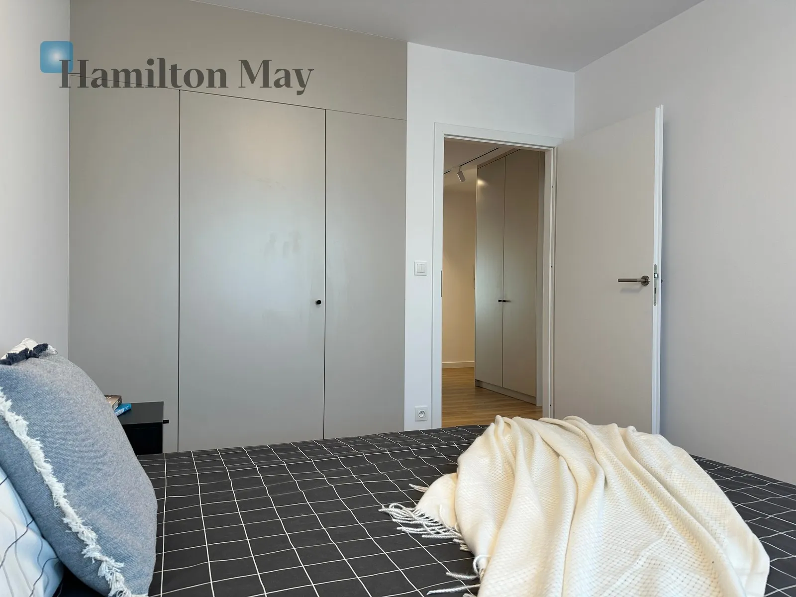 Street: Bokserska Region: Mokotów Subregion: Służewiec Distance to centre: 6.51 km Level: 5 Price: 1380000 PLN Bedrooms: 2 Bathrooms: 2 - slider