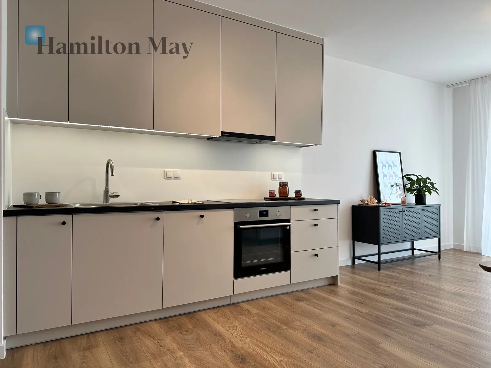 Region: Mokotów Subregion: Służewiec Distance to centre: 6.51 km Level: 5 Price: 1380000 PLN Bedrooms: 2 Bathrooms: 2 Size: 66.65m2 Price/m2: 20705 PLN - slider