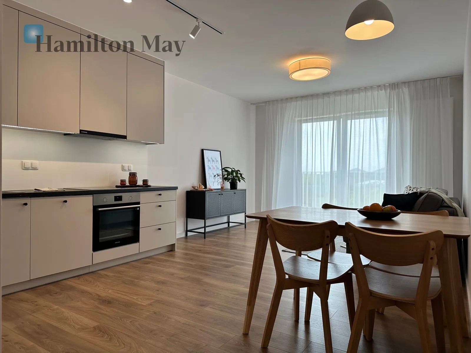 City: Warszawa Street: Bokserska Region: Mokotów Subregion: Służewiec Distance to centre: 6.51 km Level: 5 Price: 1380000 PLN Bedrooms: 2 Bathrooms: 2 Size: 66.65m2 - slider