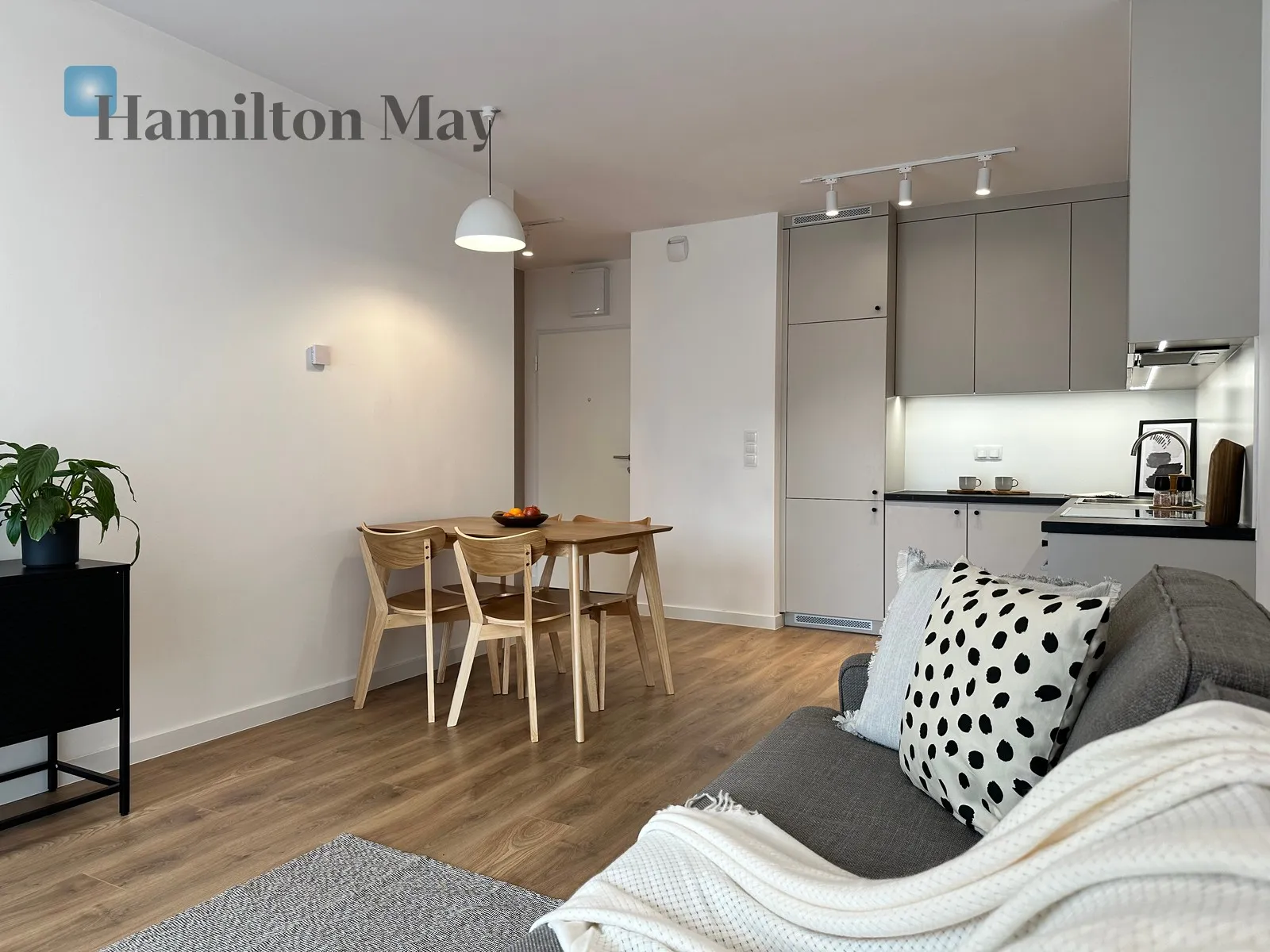 City: Warszawa Street: Bokserska Region: Mokotów Subregion: Służewiec Distance to centre: 6.51 km Level: 5 Price: 960000 PLN Bedrooms: 1 Bathrooms: 1 Size: 45.11m2 - slider