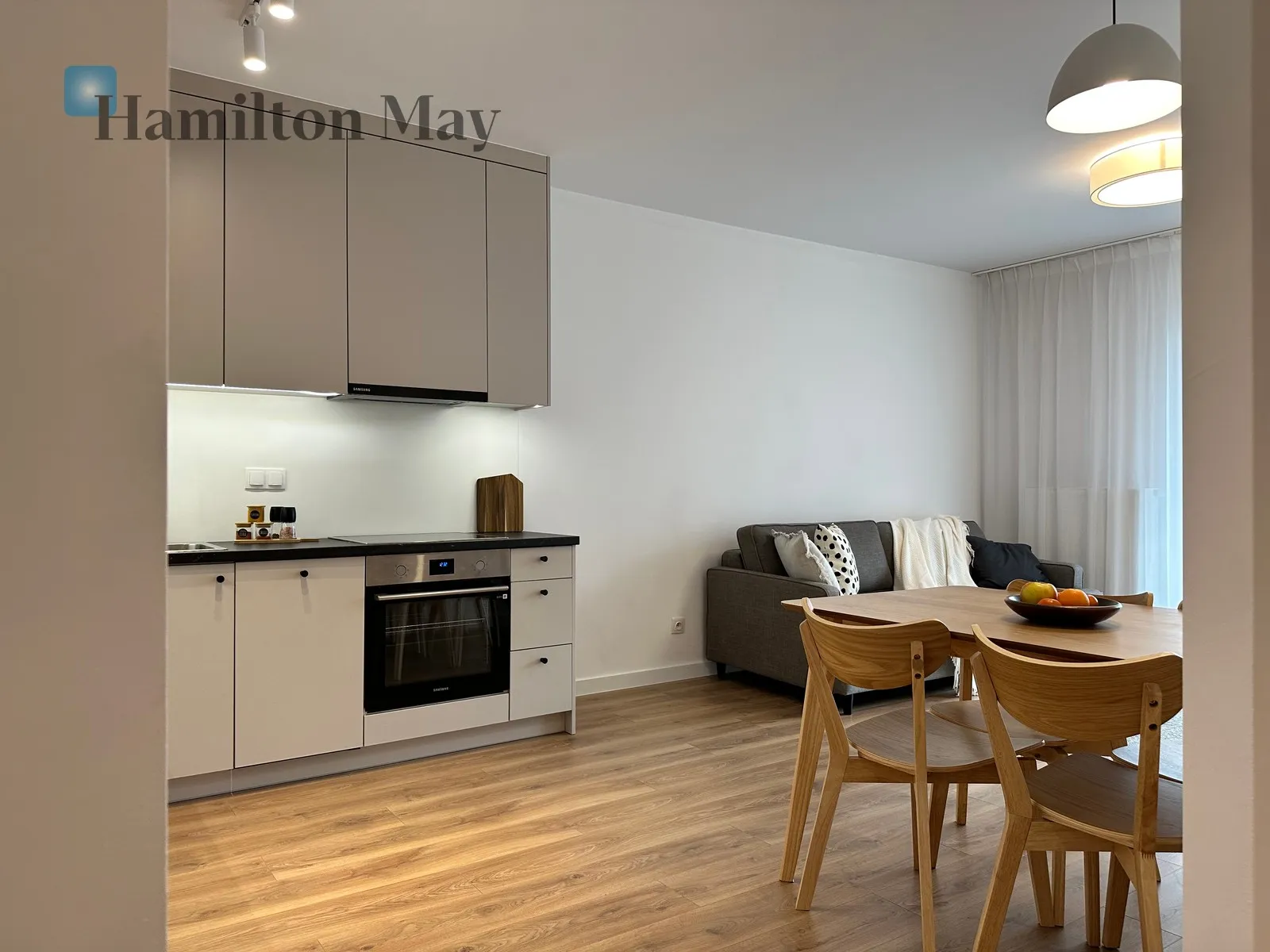 City: Warszawa Street: Bokserska Region: Mokotów Subregion: Służewiec Distance to centre: 6.51 km Level: 5 Price: 960000 PLN Bedrooms: 1 Bathrooms: 1 - slider