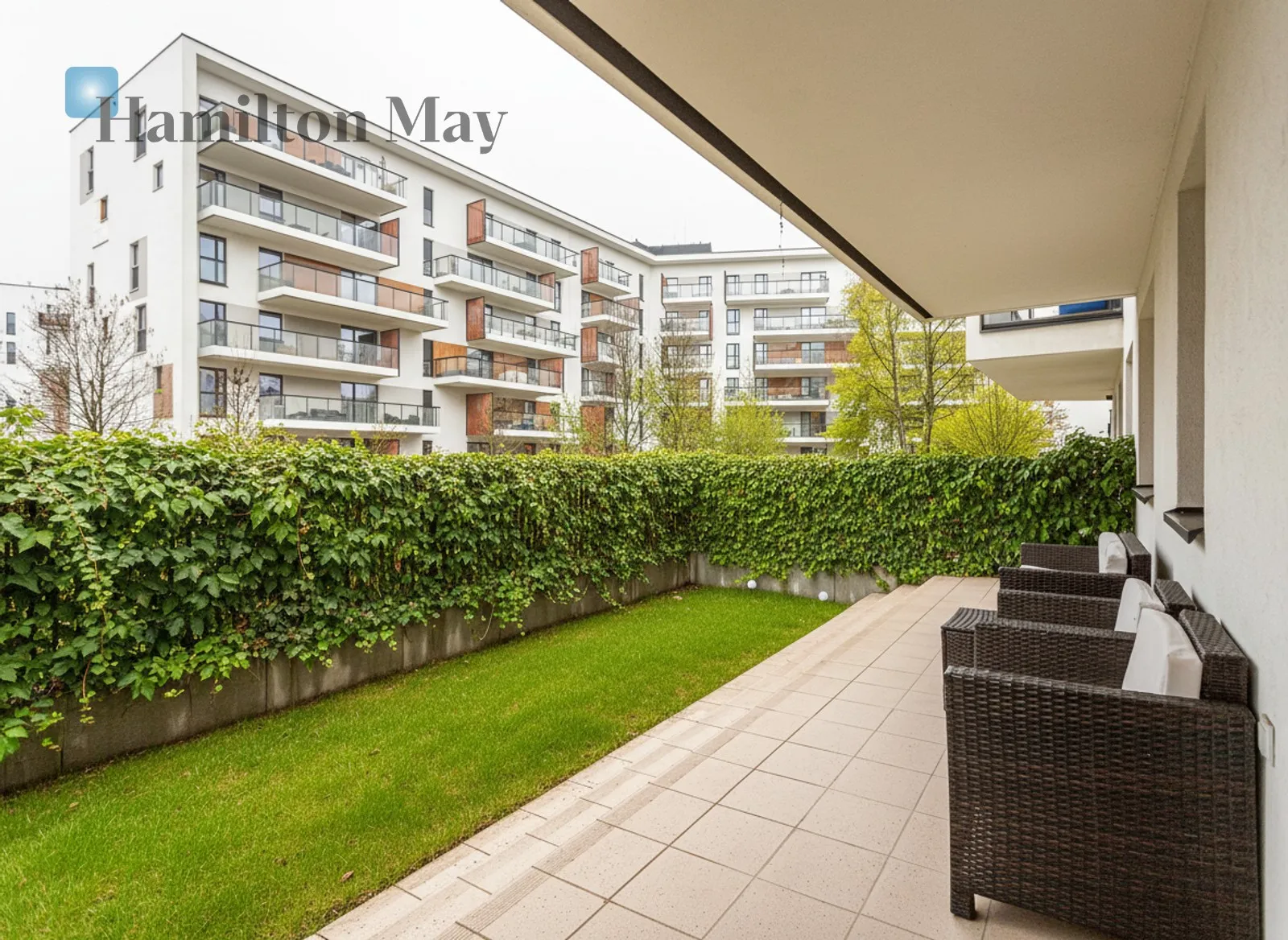 Two-room apartment with a garden in Żoliborz - slider