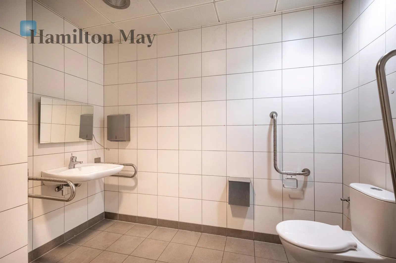 Distance to centre: 4.19 km Level: 3 Price: 8600 PLN Bedrooms: null Bathrooms: null Plot size: nullm2 - slider