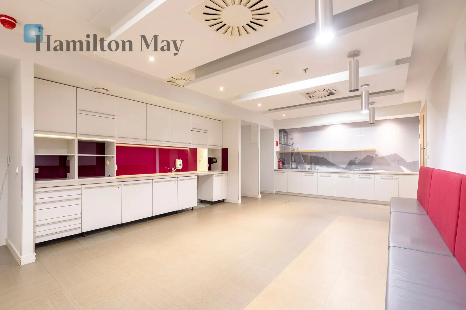 Distance to centre: 4.19 km Level: 3 Price: 8600 PLN Bedrooms: null Bathrooms: null - slider