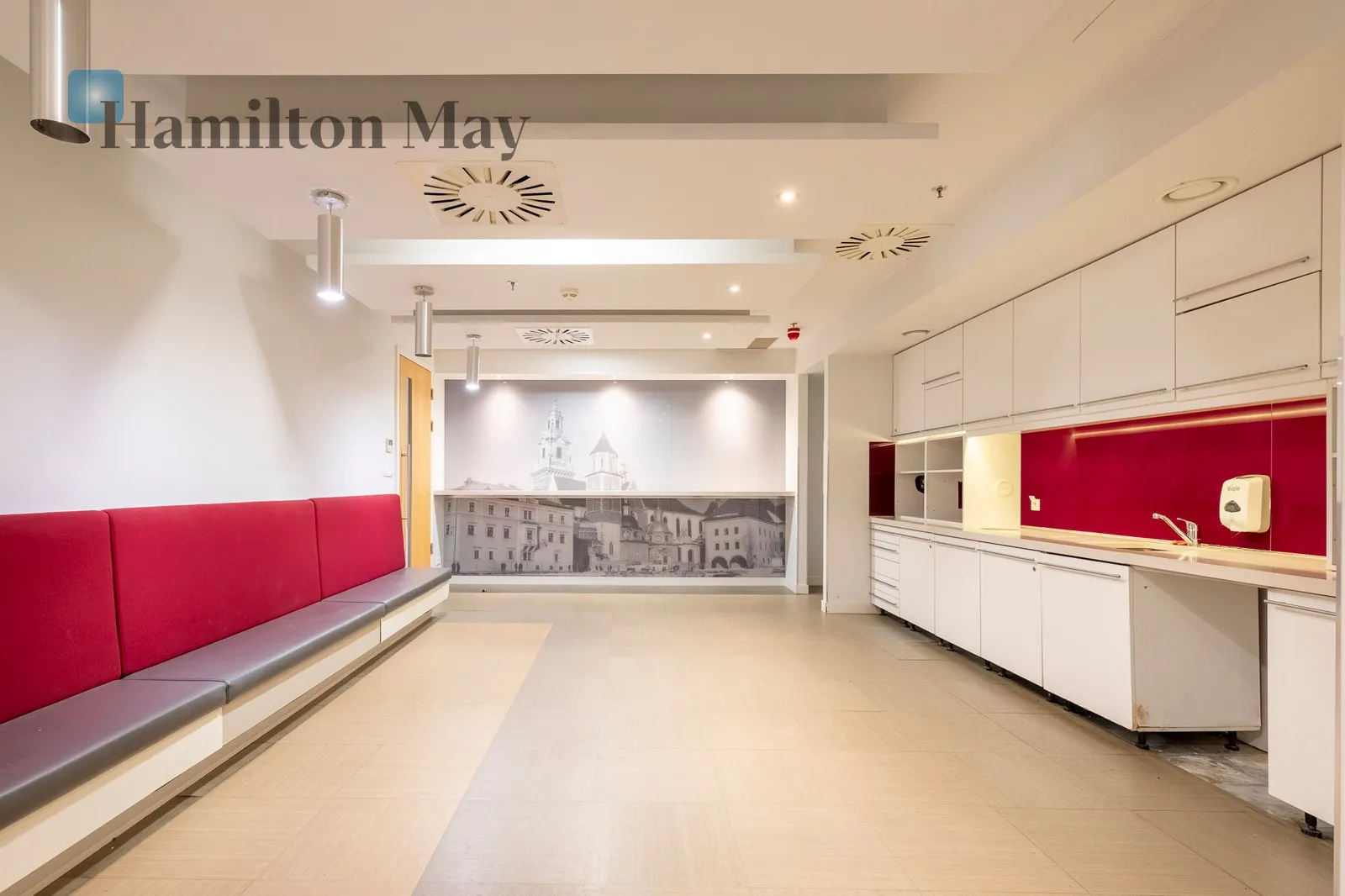 Level: 3 Price: 8600 PLN Bedrooms: null Bathrooms: null Plot size: nullm2 - slider