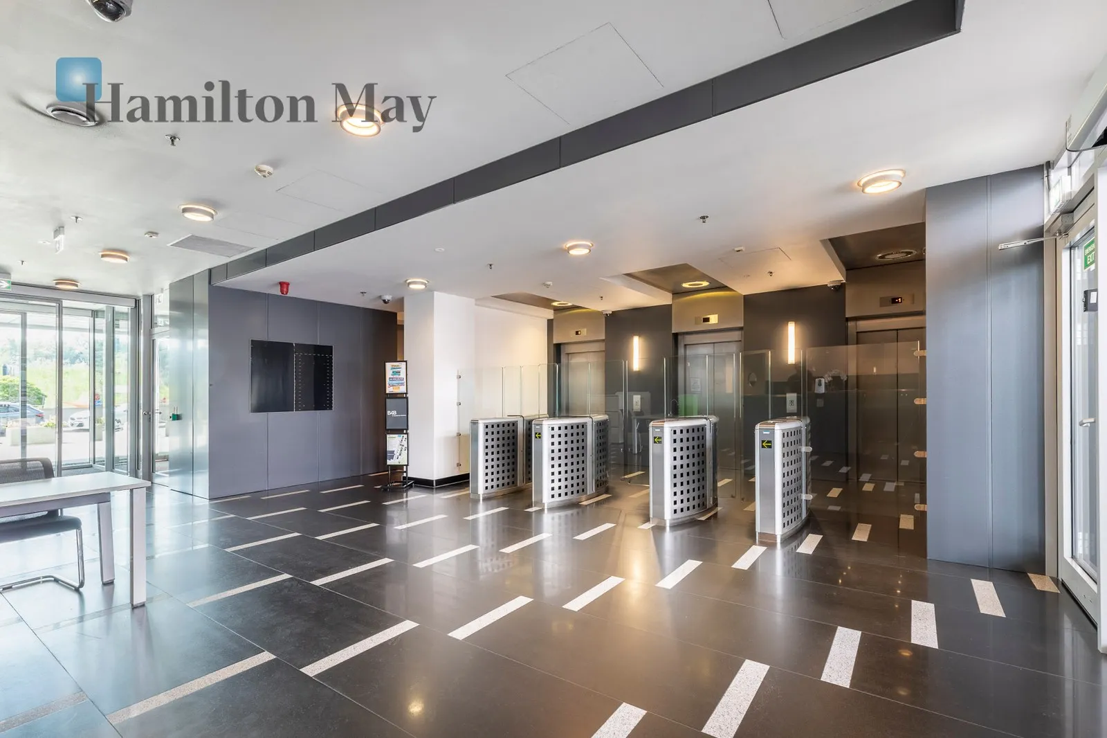 Price: 8600 PLN Bedrooms: null Bathrooms: null Plot size: nullm2 Layout: null - slider