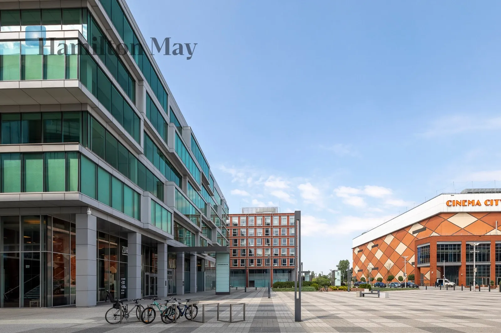 Distance to centre: 4.19 km Level: 3 Price: 8600 PLN Bedrooms: null - slider