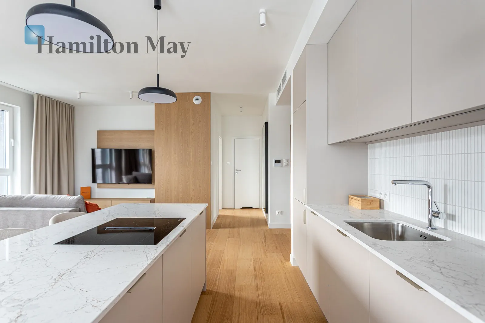 City: Warszawa Street: Domaniewska Region: Mokotów Subregion: Służewiec Distance to centre: 5.29 km Level: 7 Price: 15600 PLN Bedrooms: 3 - slider