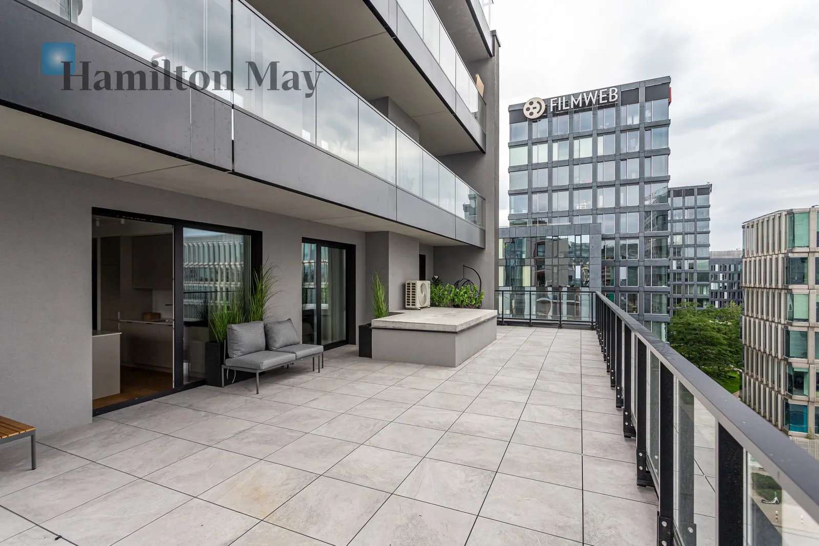 Distance to centre: 5.29 km Level: 7 Price: 15600 PLN Bedrooms: 3 Bathrooms: 2 - slider