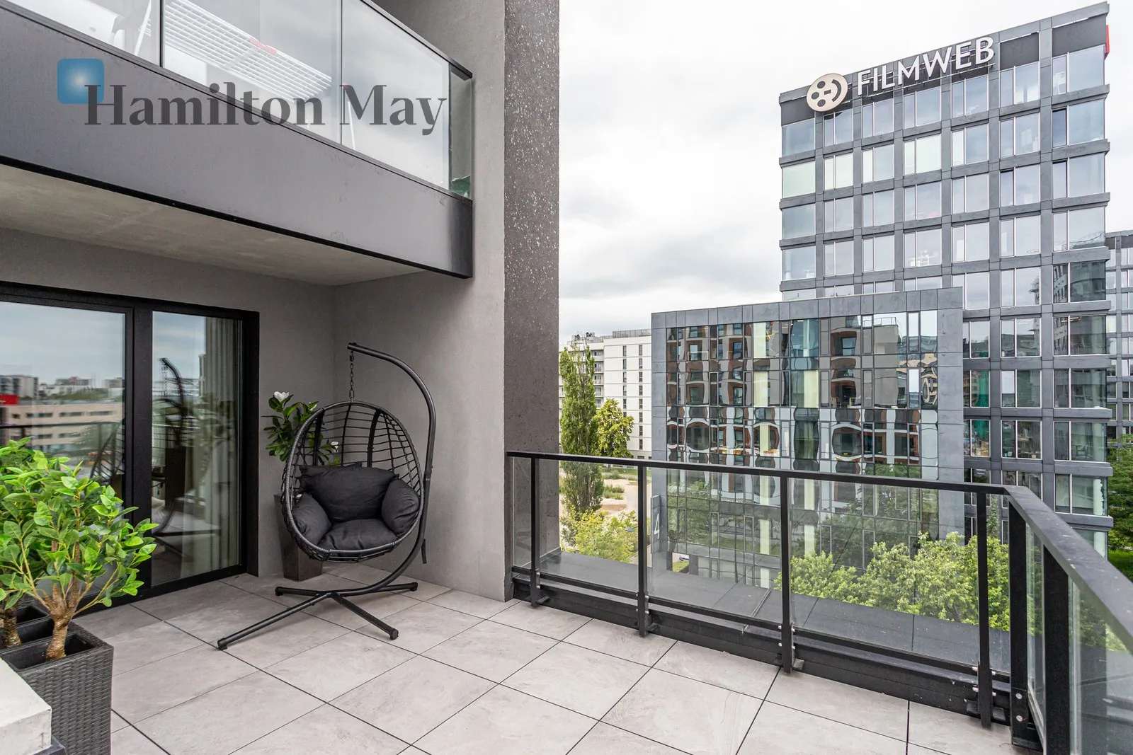 Level: 7 Price: 15600 PLN Bedrooms: 3 Bathrooms: 2 Size: 85m2 - slider