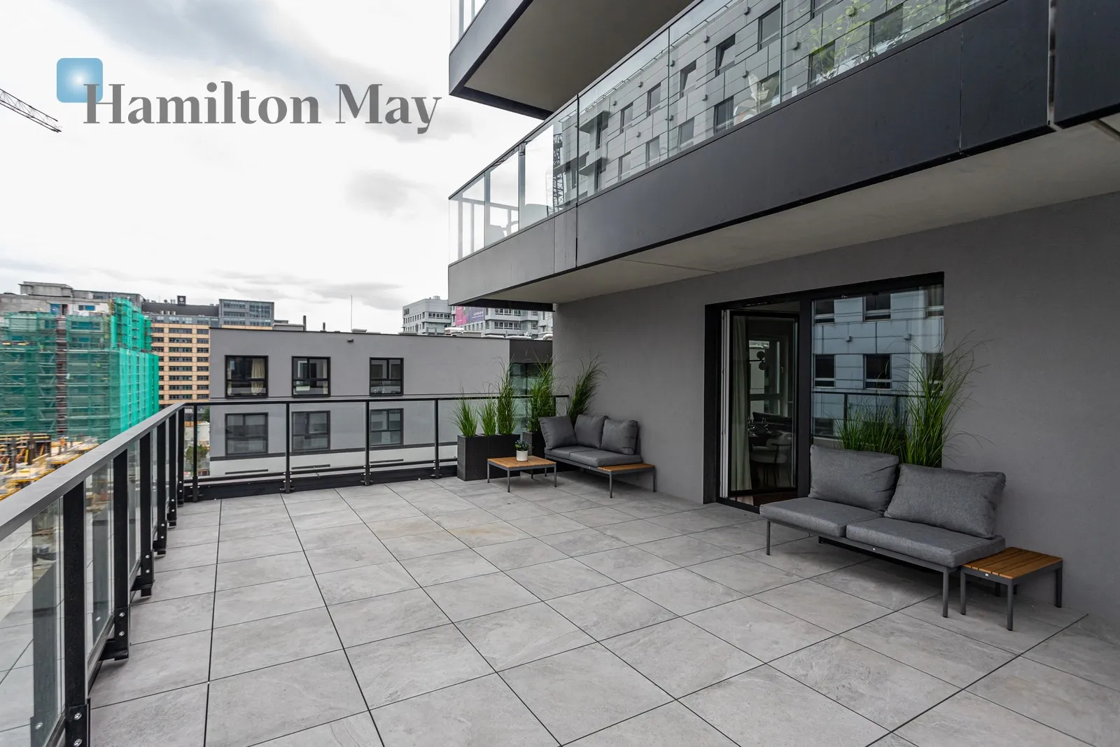 Price: 15600 PLN Bedrooms: 3 Bathrooms: 2 Size: 85m2 Price/m2: 184 PLN - slider