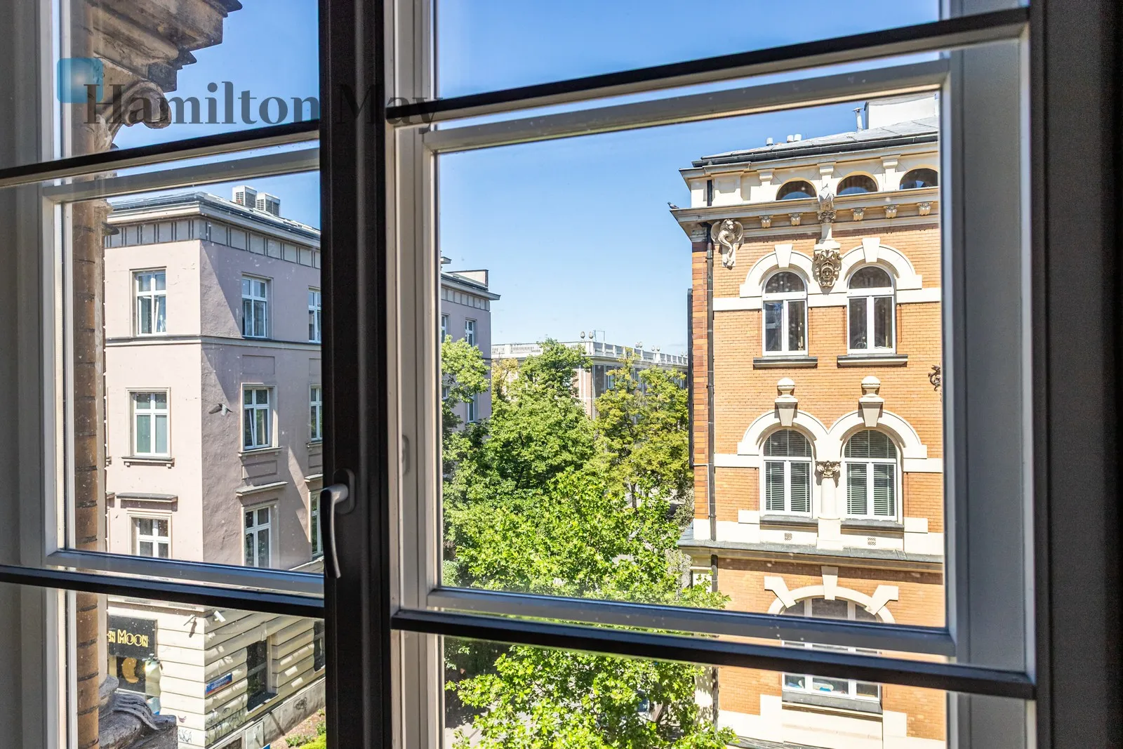 Distance to centre: 0.71 km Level: -9 Price: 350000 PLN Bedrooms: null Bathrooms: null Plot size: nullm2 Layout: null - slider