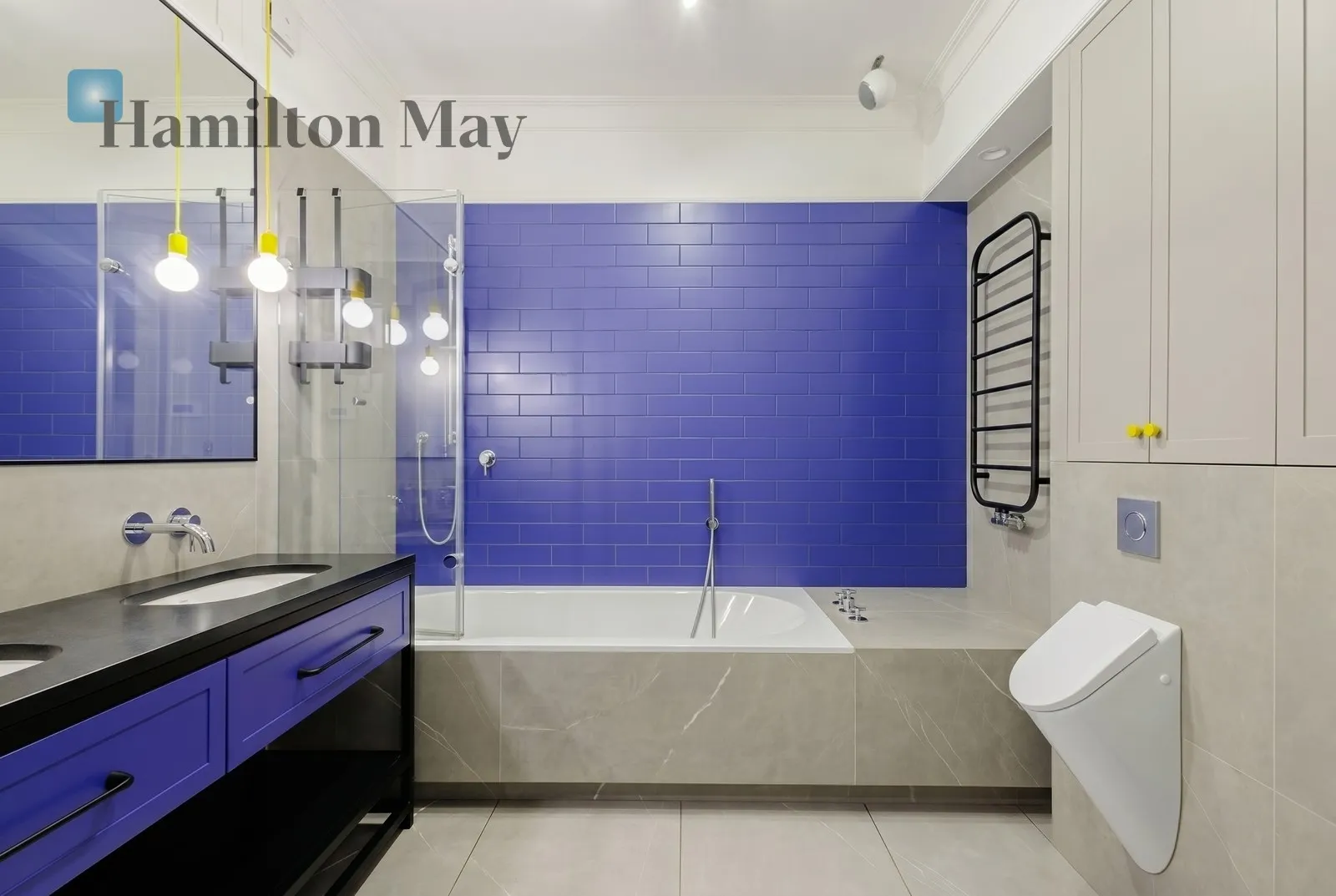 Distance to centre: 2.94 km Price: 11000 EUR Bedrooms: 6 Bathrooms: 4 Plot size: 500m2 Price/m2: 24 EUR - slider