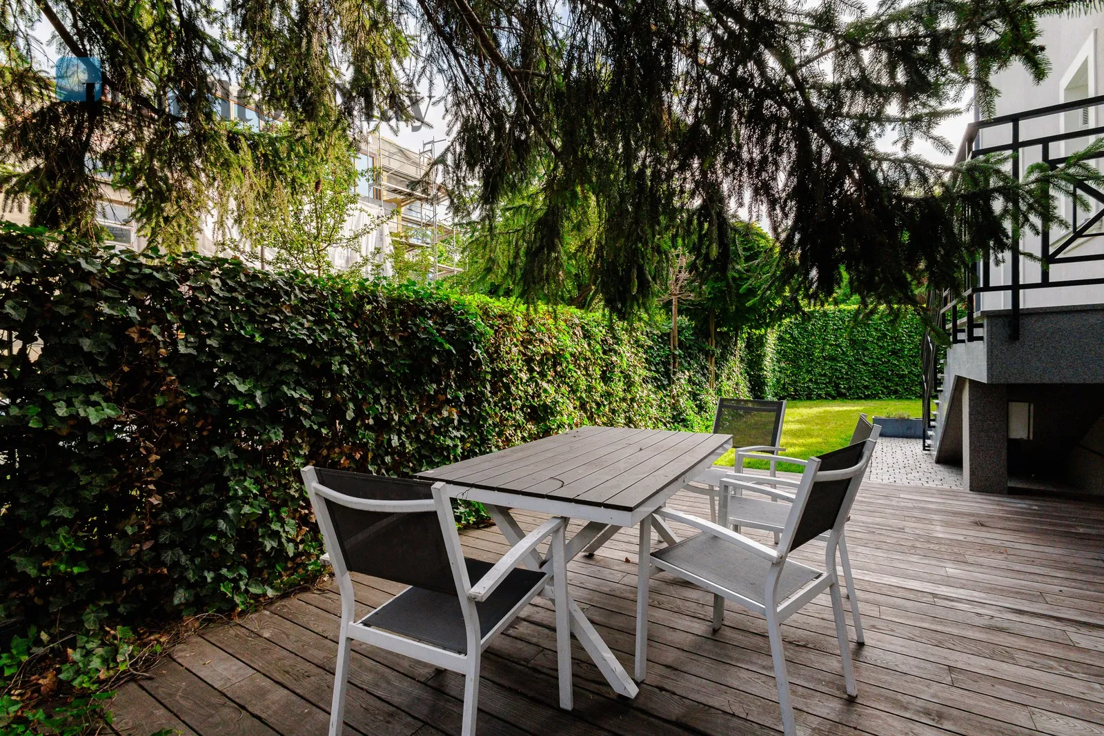 Bedrooms: 6 Bathrooms: 4 Plot size: 500m2 Price/m2: 24 EUR - slider