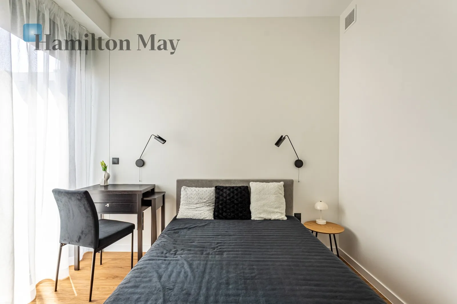 Subregion: Czyste Distance to centre: 1.96 km Level: 6 Price: 4500 PLN Bedrooms: 1 Bathrooms: 1 Size: 34m2 Price/m2: 132 PLN - slider