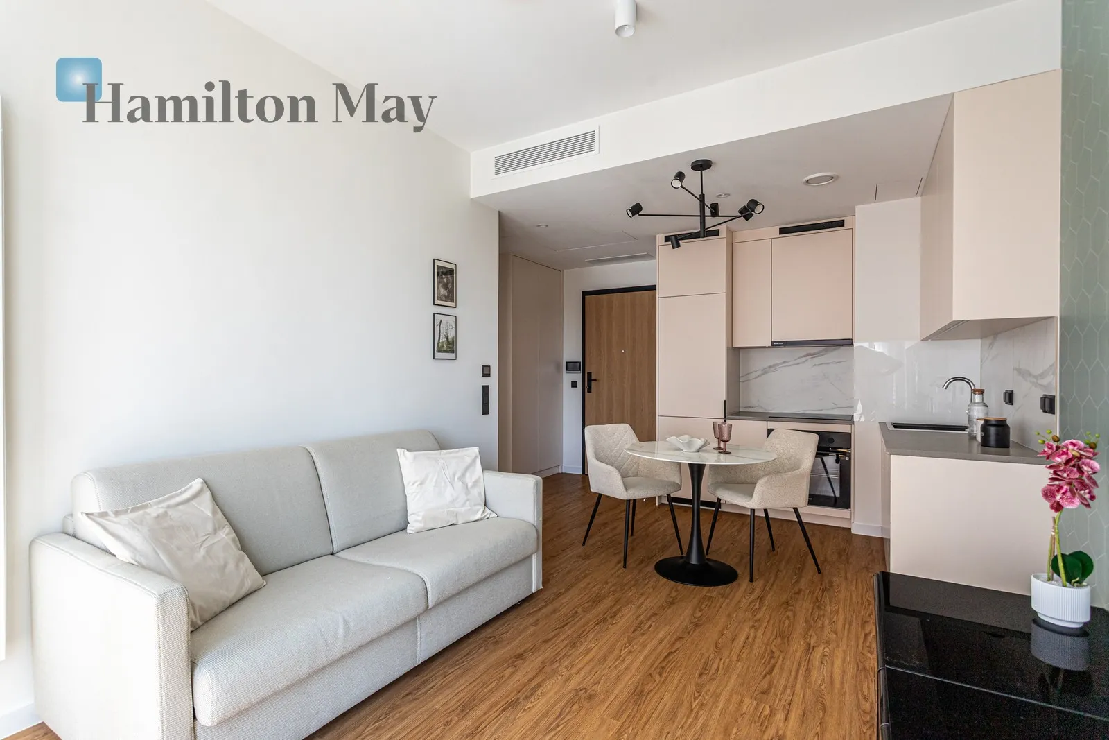 City: Warszawa Street: Prosta Region: Wola Subregion: Czyste Distance to centre: 1.96 km Level: 6 Price: 4500 PLN Bedrooms: 1 - slider