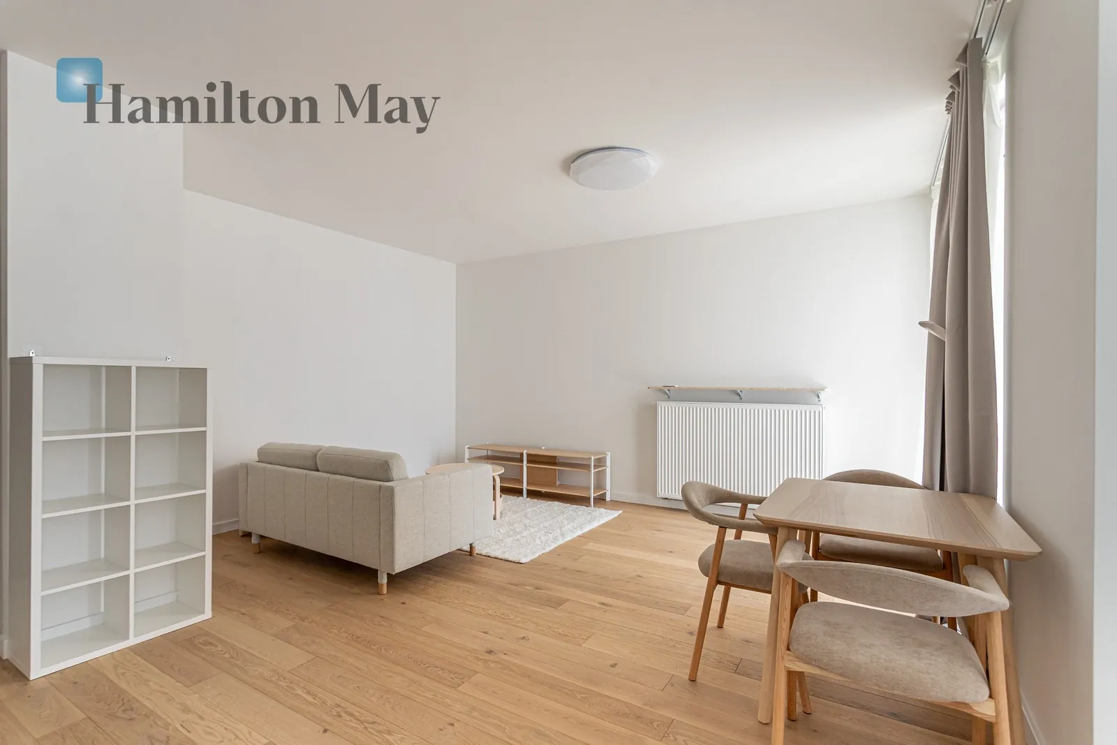 Street: Aleja Krakowska Region: Włochy Subregion: Nowe Włochy Distance to centre: 5.18 km Level: 4 Price: 3600 PLN Bedrooms: 1 Bathrooms: 1 Size: 49m2 Price/m2: 73 PLN - slider