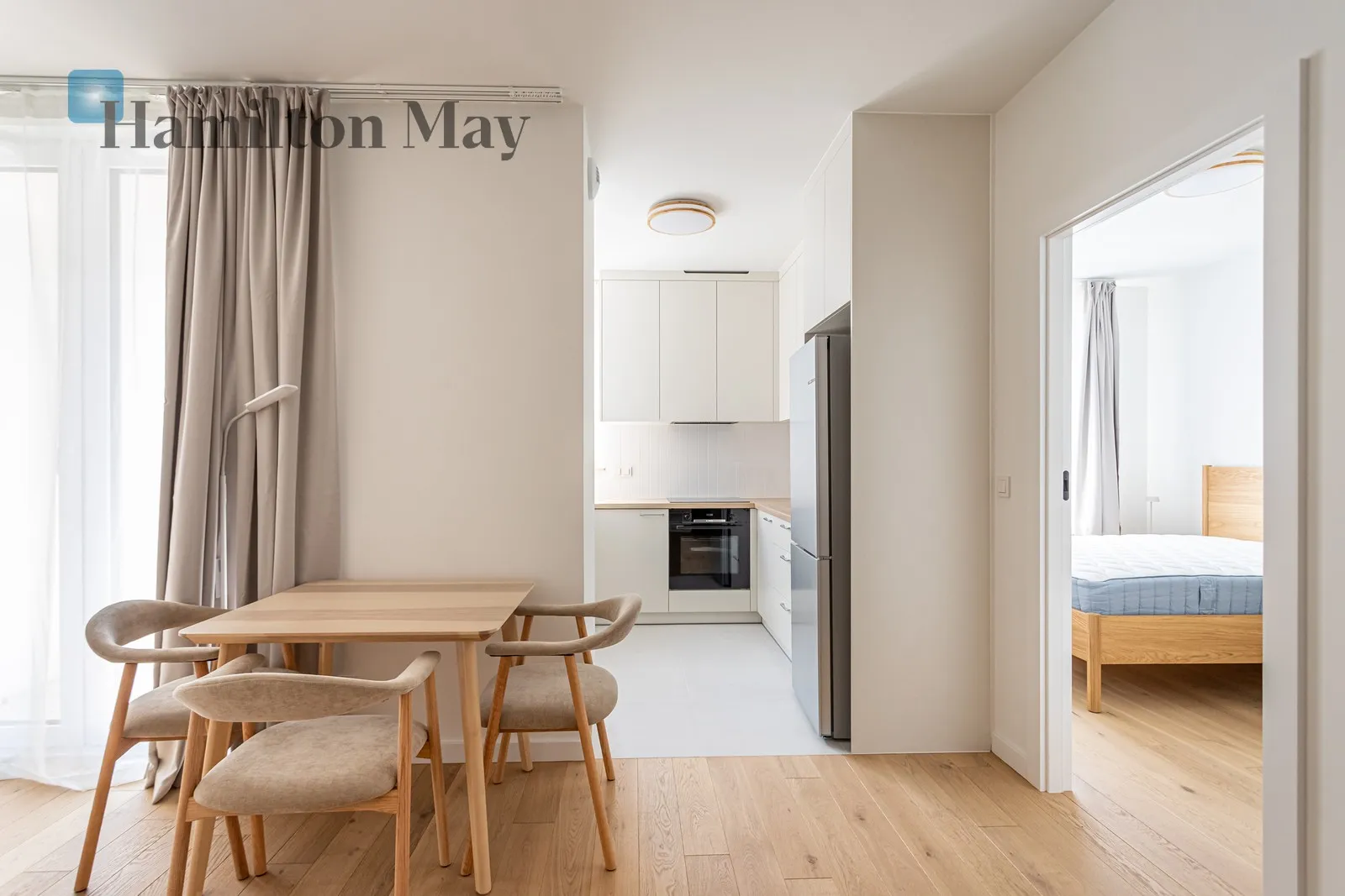 City: Warszawa Street: Aleja Krakowska Region: Włochy Subregion: Nowe Włochy Distance to centre: 5.18 km Level: 4 Price: 3600 PLN Bedrooms: 1 Bathrooms: 1 - slider