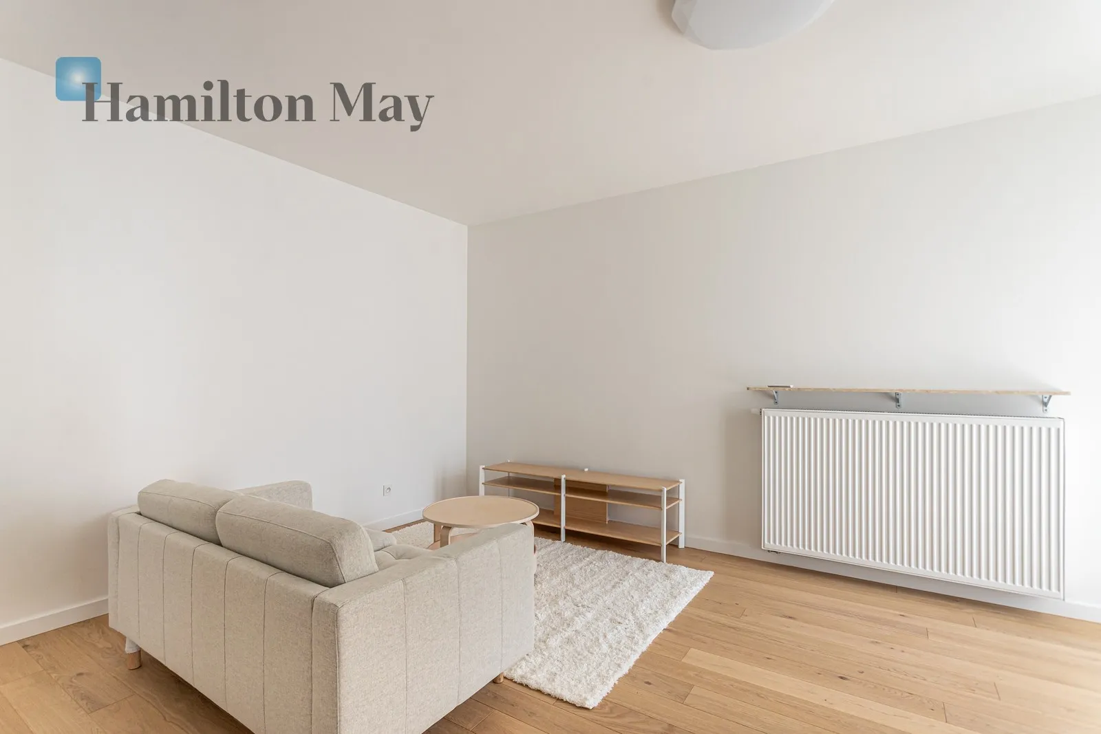 Street: Aleja Krakowska Region: Włochy Subregion: Nowe Włochy Distance to centre: 5.18 km Level: 4 Price: 3600 PLN Bedrooms: 1 Bathrooms: 1 Size: 49m2 - slider