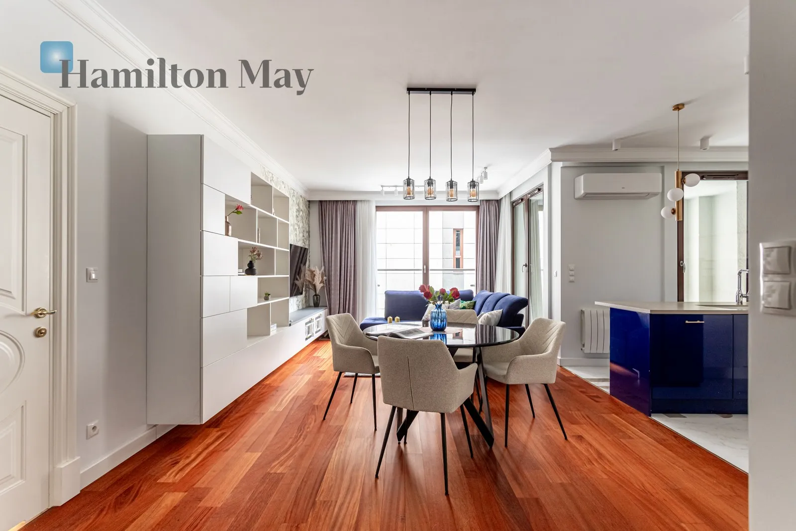 Street: Oboźna Region: Śródmieście Subregion: Powiśle Distance to centre: 1.15 km Level: 3 Price: 6500 PLN Bedrooms: 1 Bathrooms: 2 Size: 72m2 Price/m2: 90 PLN - slider