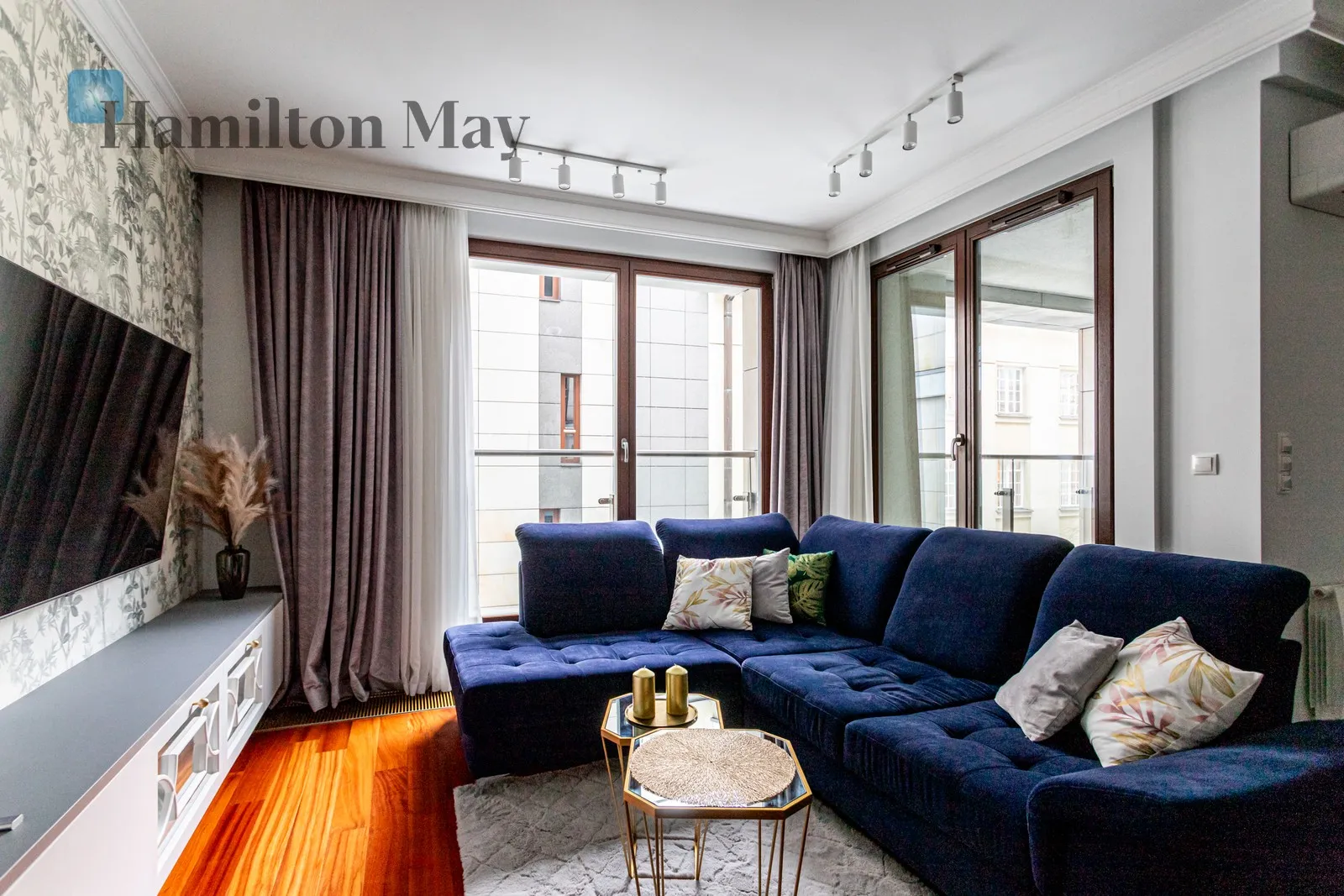 City: Warszawa Street: Oboźna Region: Śródmieście Subregion: Powiśle Distance to centre: 1.15 km Level: 3 Price: 6500 PLN Bedrooms: 1 Bathrooms: 2 - slider