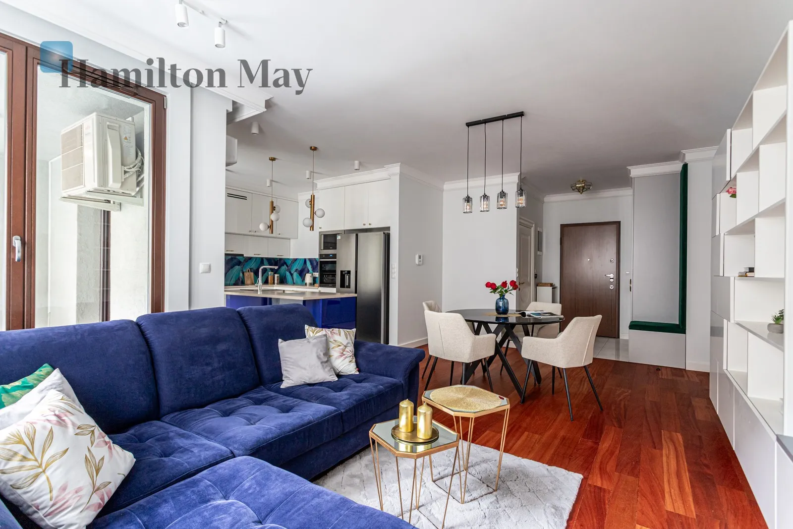 Street: Oboźna Region: Śródmieście Subregion: Powiśle Distance to centre: 1.15 km Level: 3 Price: 6500 PLN Bedrooms: 1 Bathrooms: 2 Size: 72m2 - slider