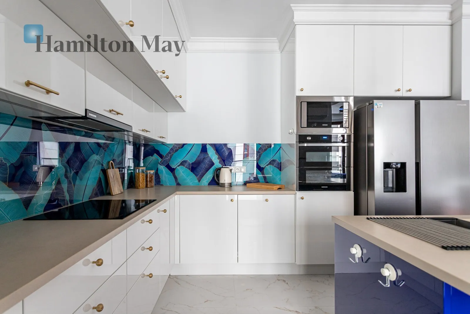 Street: Oboźna Region: Śródmieście Subregion: Powiśle Distance to centre: 1.15 km Level: 3 Price: 6500 PLN Bedrooms: 1 Bathrooms: 2 - slider