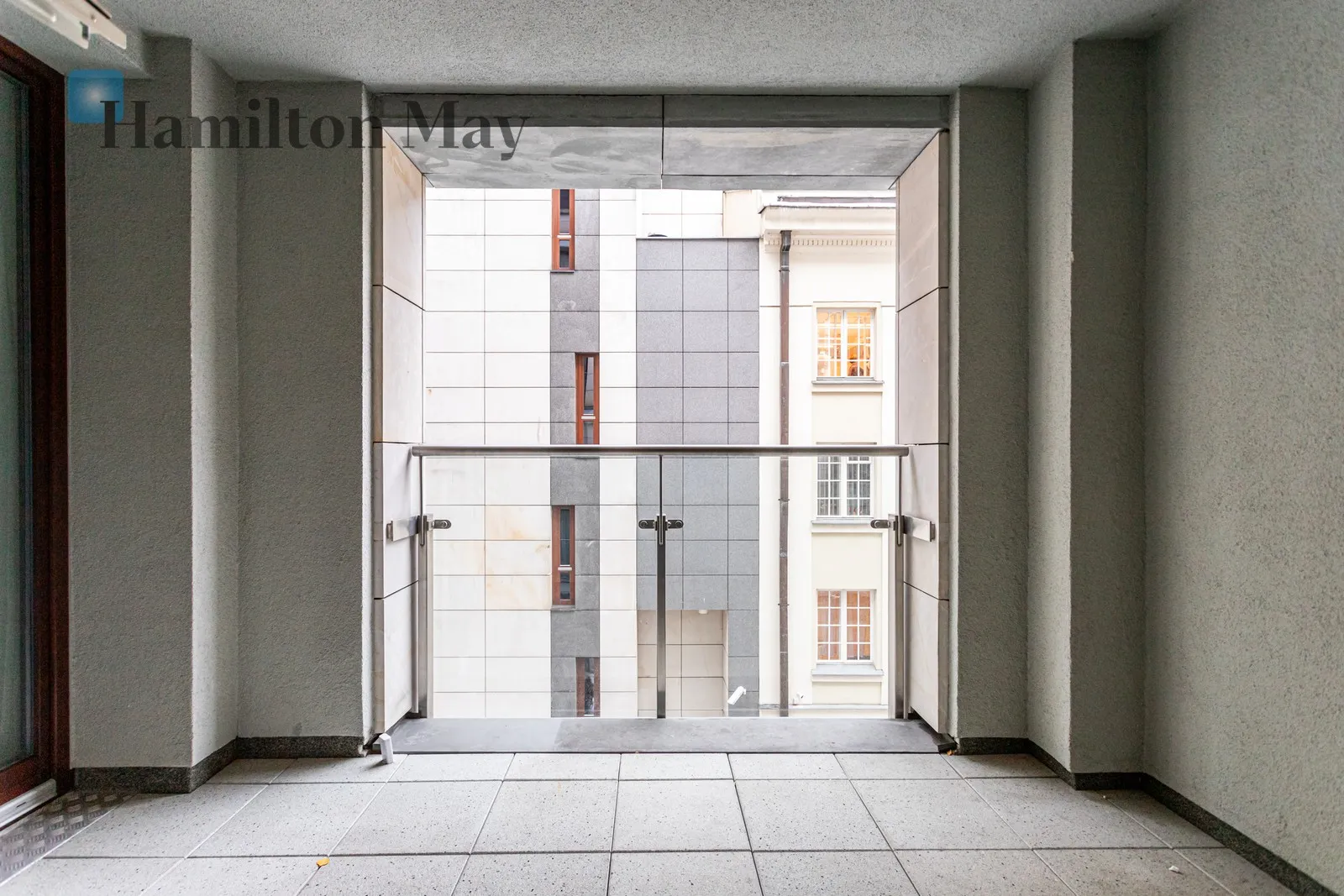 Street: Oboźna Region: Śródmieście Subregion: Powiśle Distance to centre: 1.15 km Level: 3 Price: 6500 PLN - slider