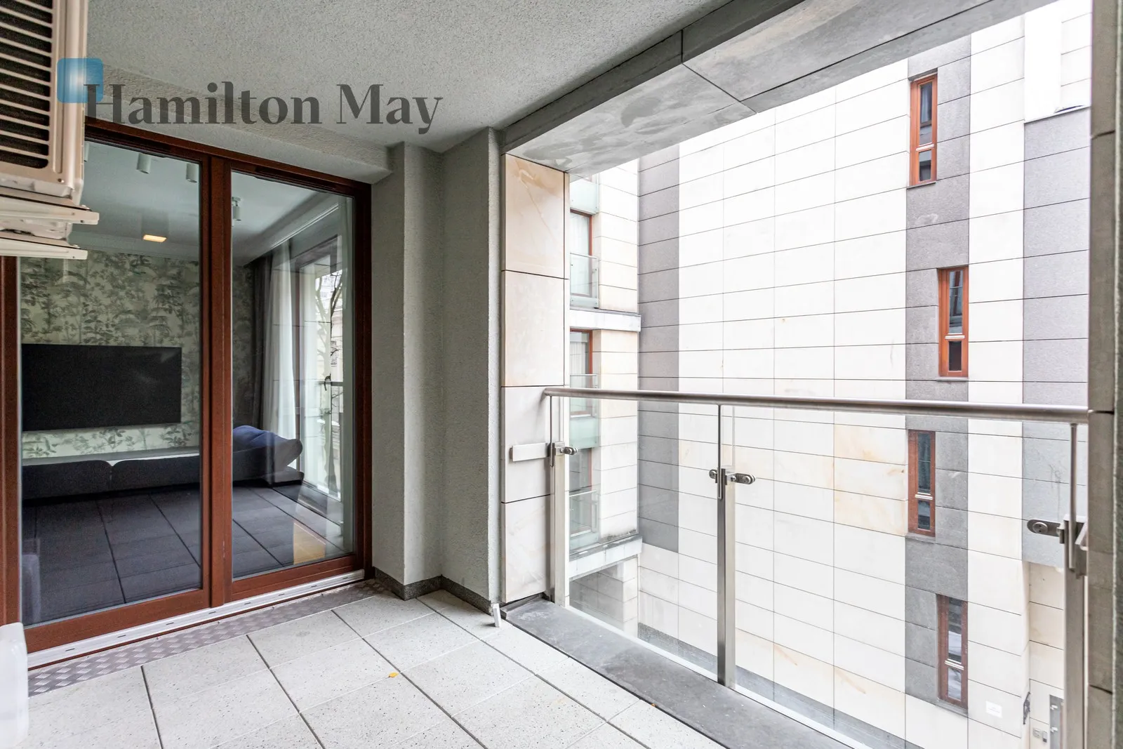 Region: Śródmieście Subregion: Powiśle Distance to centre: 1.15 km Level: 3 Price: 6500 PLN Bedrooms: 1 - slider