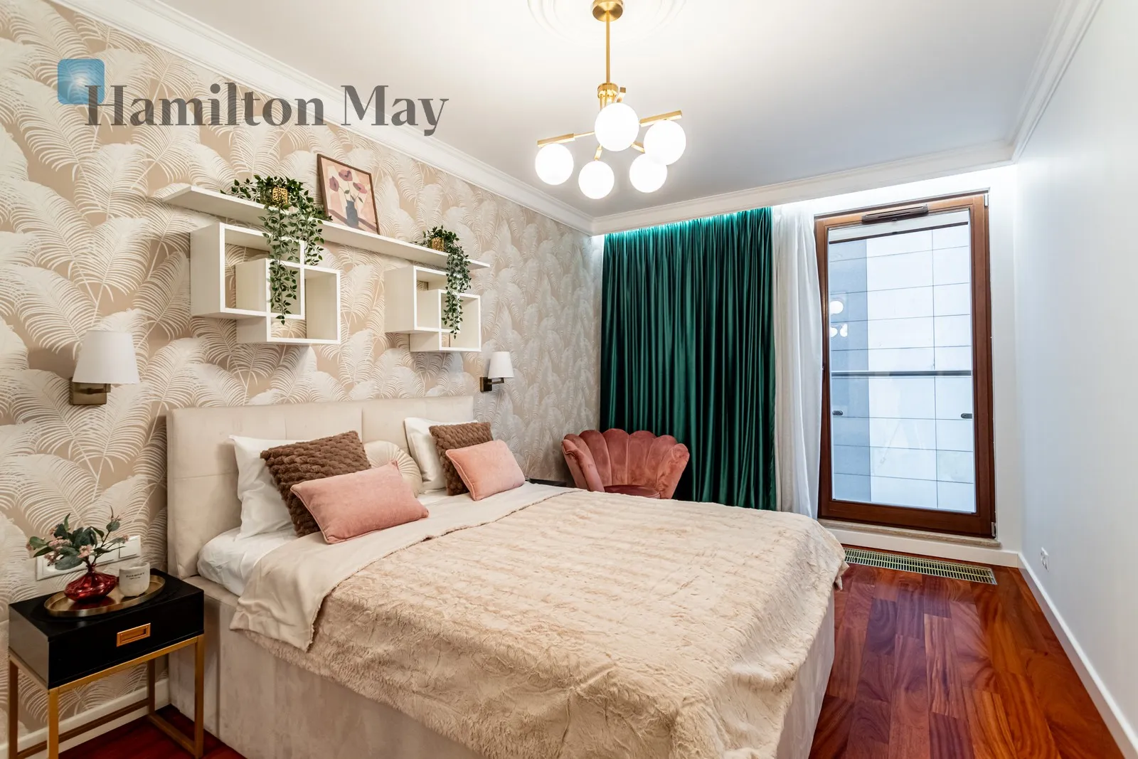 Distance to centre: 1.15 km Level: 3 Price: 6500 PLN Bedrooms: 1 Bathrooms: 2 Size: 72m2 Price/m2: 90 PLN - slider