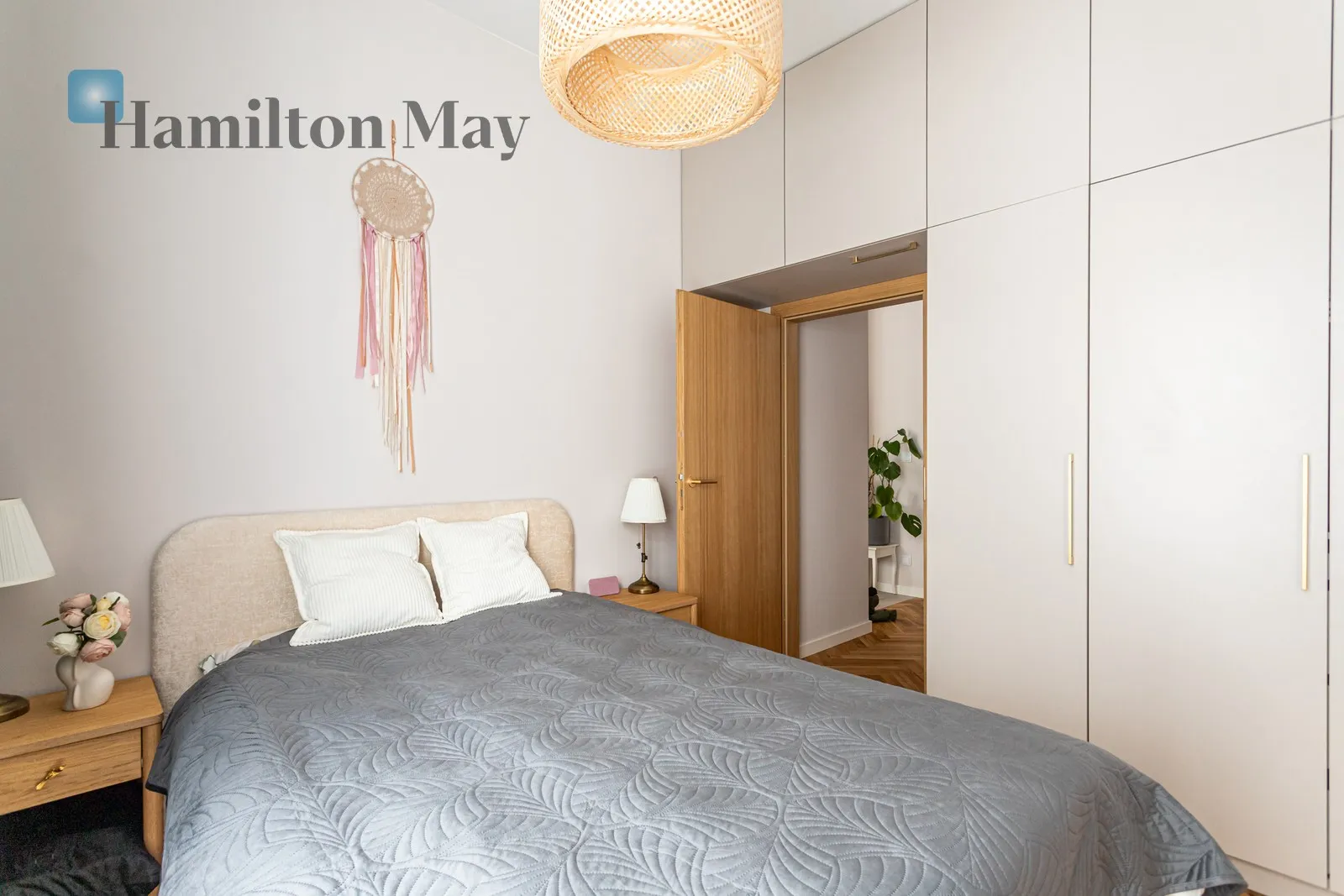 Exclusive two-bedroom apartment in Warsaw - slider