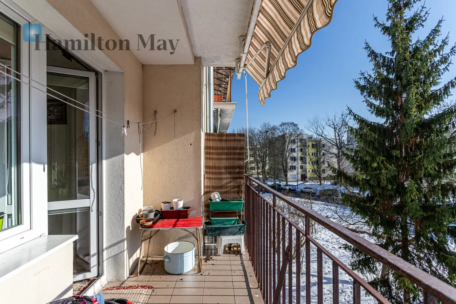 City: Warszawa Street: Fryderyka Joliot-Curie Region: Mokotów Subregion: Wierzbno Distance to centre: 4.38 km - slider