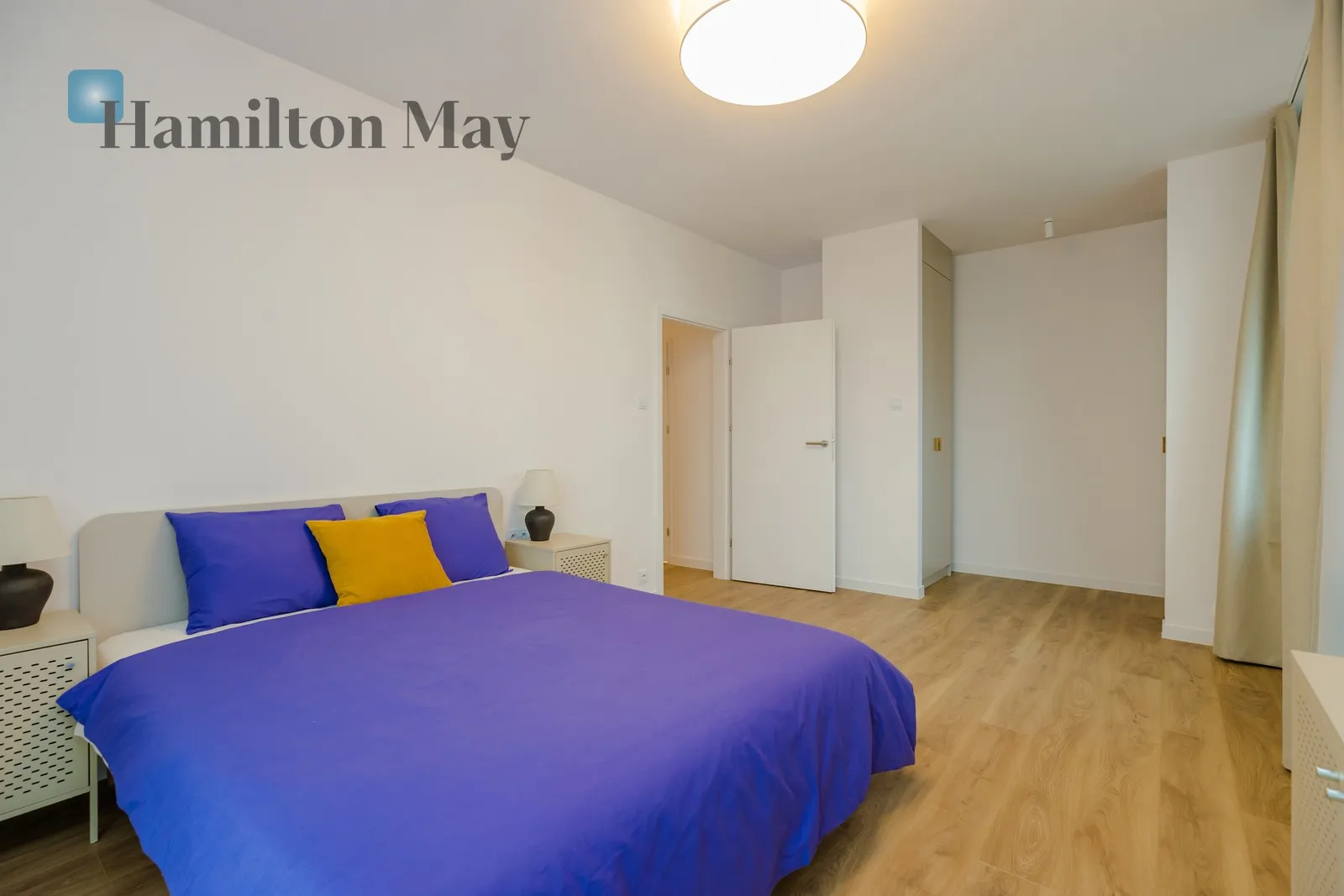 Street: Wschodu Słońca Region: Włochy Subregion: Raków Distance to centre: 5.78 km Price: 1685000 PLN Bedrooms: 3 Bathrooms: 2 - slider