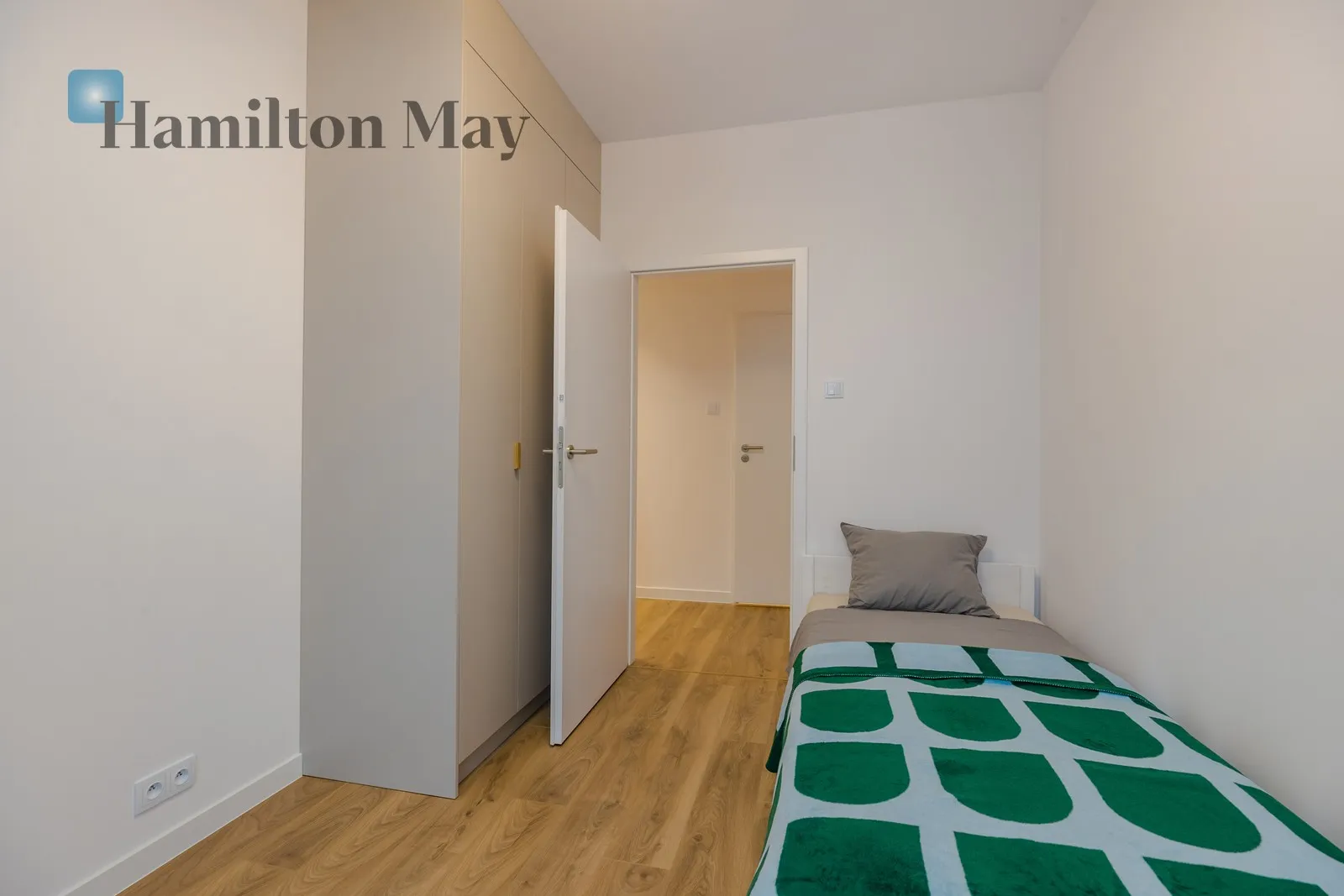 Street: Wschodu Słońca Region: Włochy Subregion: Raków Distance to centre: 5.78 km Price: 1685000 PLN Bedrooms: 3 - slider