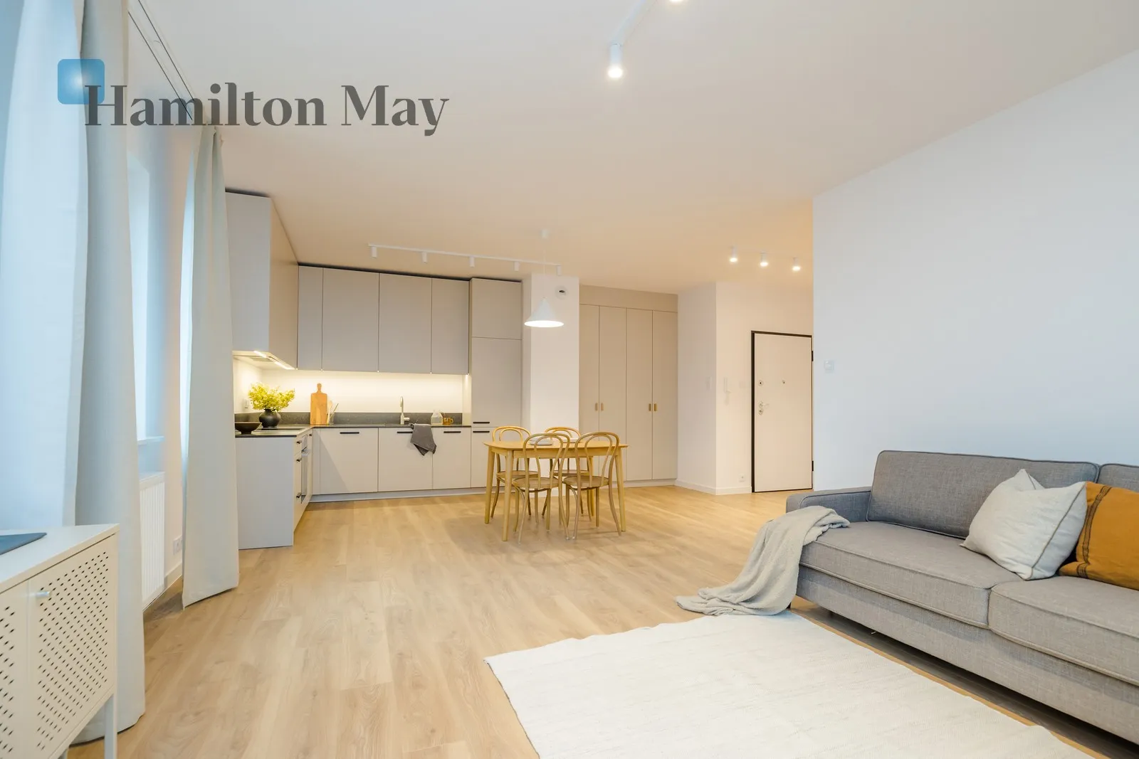 Street: Wschodu Słońca Region: Włochy Subregion: Raków Distance to centre: 5.78 km Price: 1685000 PLN Bedrooms: 3 Bathrooms: 2 Size: 96.28m2 - slider