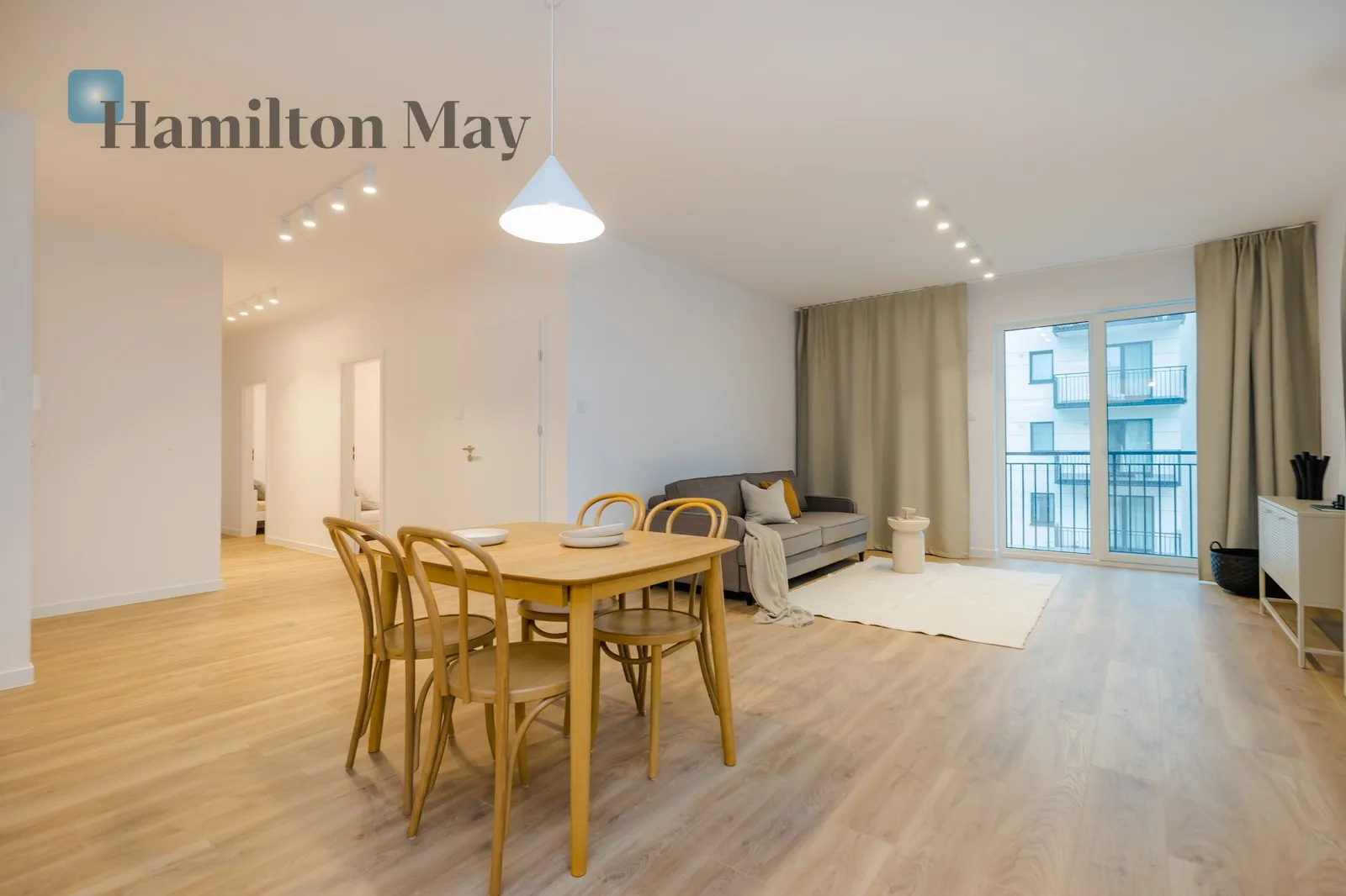 City: Warszawa Street: Wschodu Słońca Region: Włochy Subregion: Raków Distance to centre: 5.78 km Price: 1685000 PLN Bedrooms: 3 Bathrooms: 2 - slider