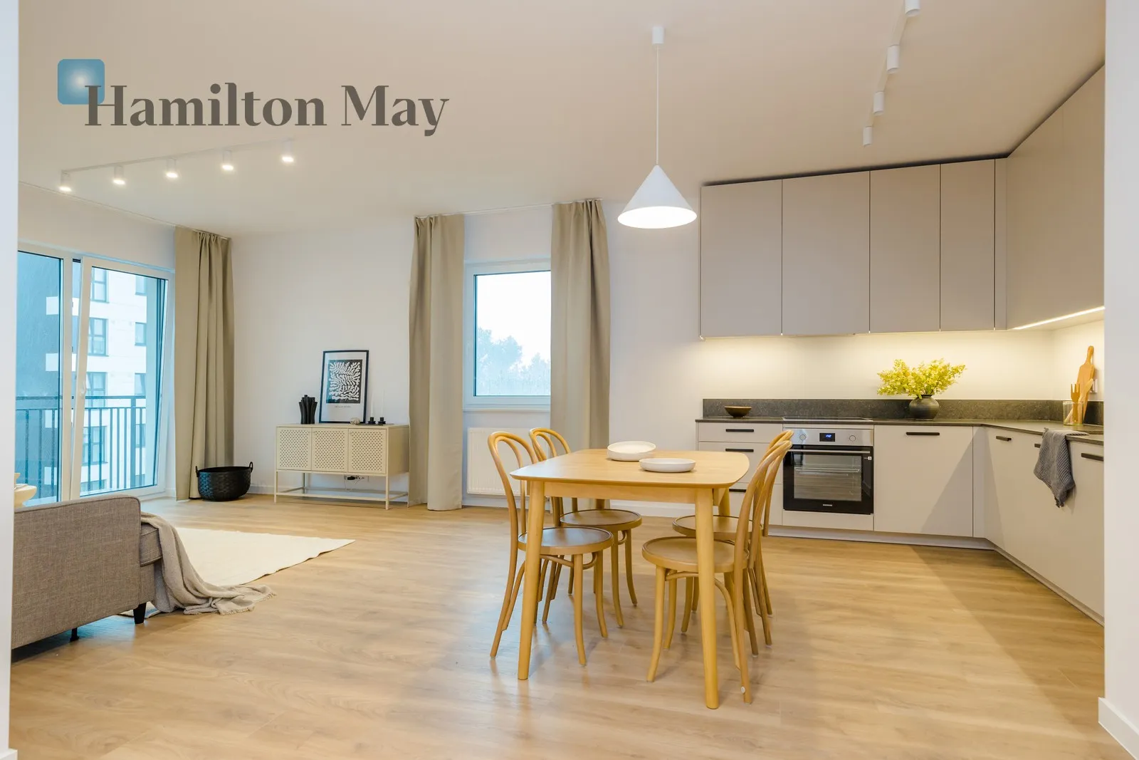 Street: Wschodu Słońca Region: Włochy Subregion: Raków Distance to centre: 5.78 km Price: 1685000 PLN Bedrooms: 3 Bathrooms: 2 Size: 96.28m2 Price/m2: 17501 PLN - slider