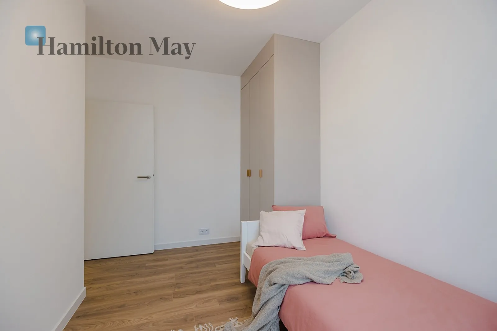 Region: Włochy Subregion: Raków Distance to centre: 5.73 km Level: 5 Price: 1700000 PLN Bedrooms: 3 Bathrooms: 3 - slider