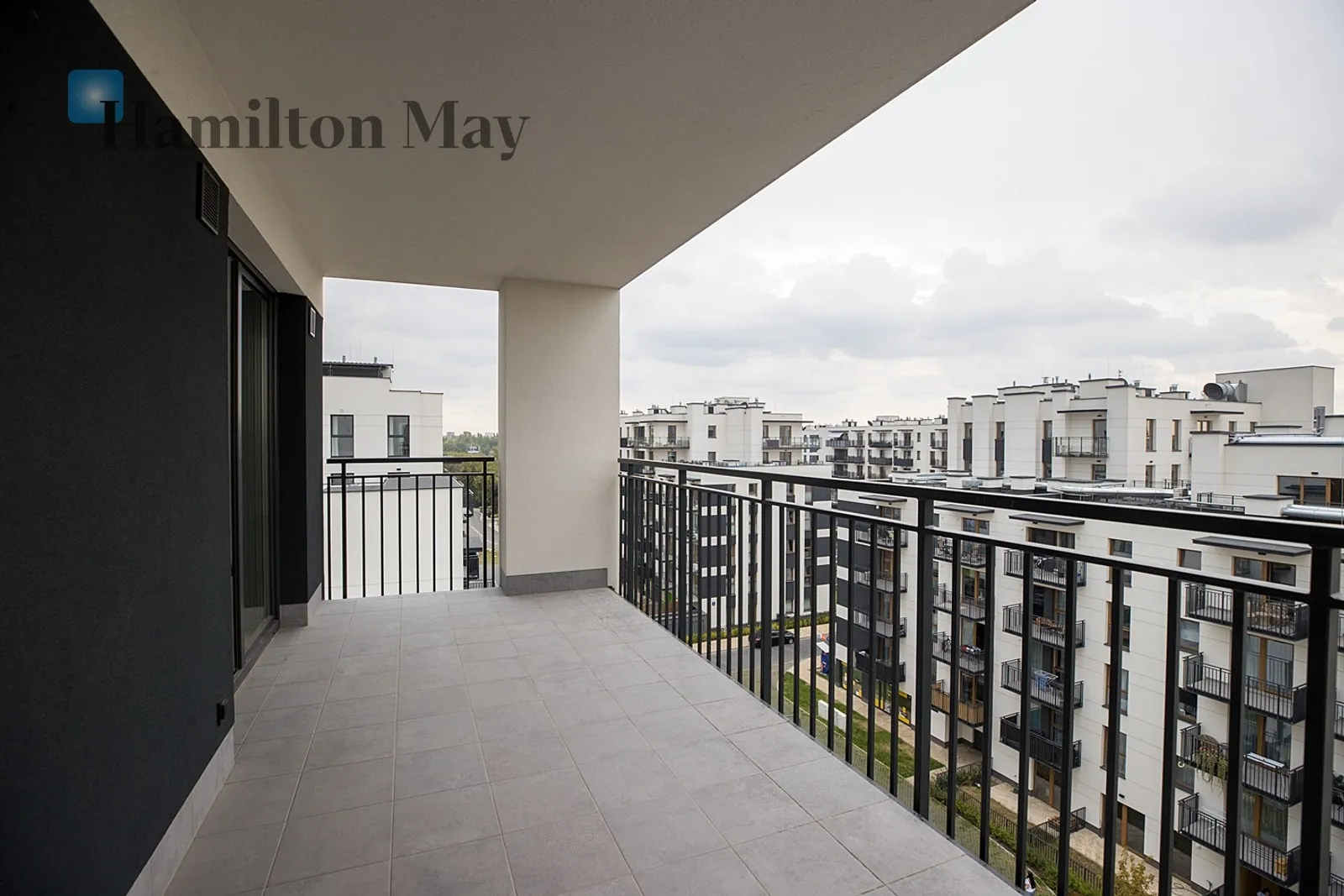 Distance to centre: 5.73 km Level: 5 Price: 1700000 PLN Bedrooms: 3 Bathrooms: 3 Size: 101.14m2 - slider