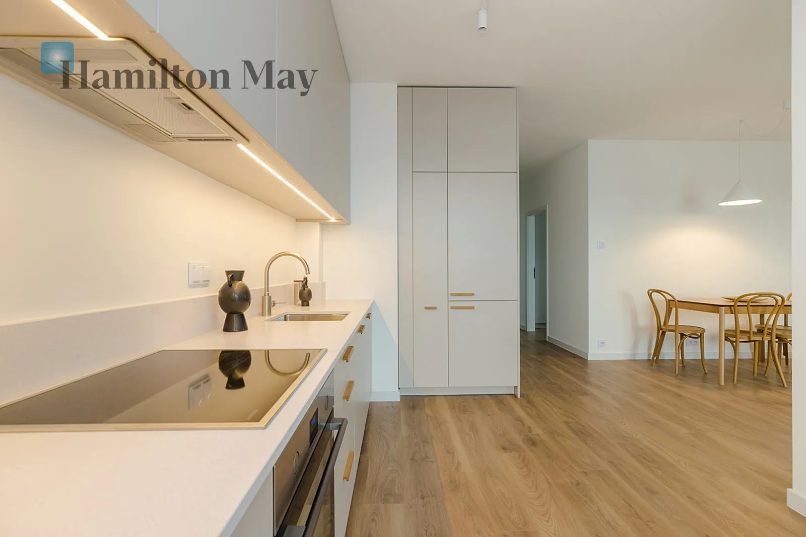 Region: Włochy Subregion: Raków Distance to centre: 5.73 km Level: 5 Price: 1700000 PLN Bedrooms: 3 Bathrooms: 3 Size: 101.14m2 Price/m2: 16808 PLN - slider