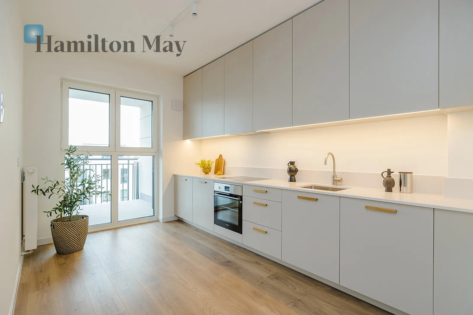 Street: Wschodu Słońca Region: Włochy Subregion: Raków Distance to centre: 5.73 km Level: 5 Price: 1700000 PLN Bedrooms: 3 Bathrooms: 3 Size: 101.14m2 - slider