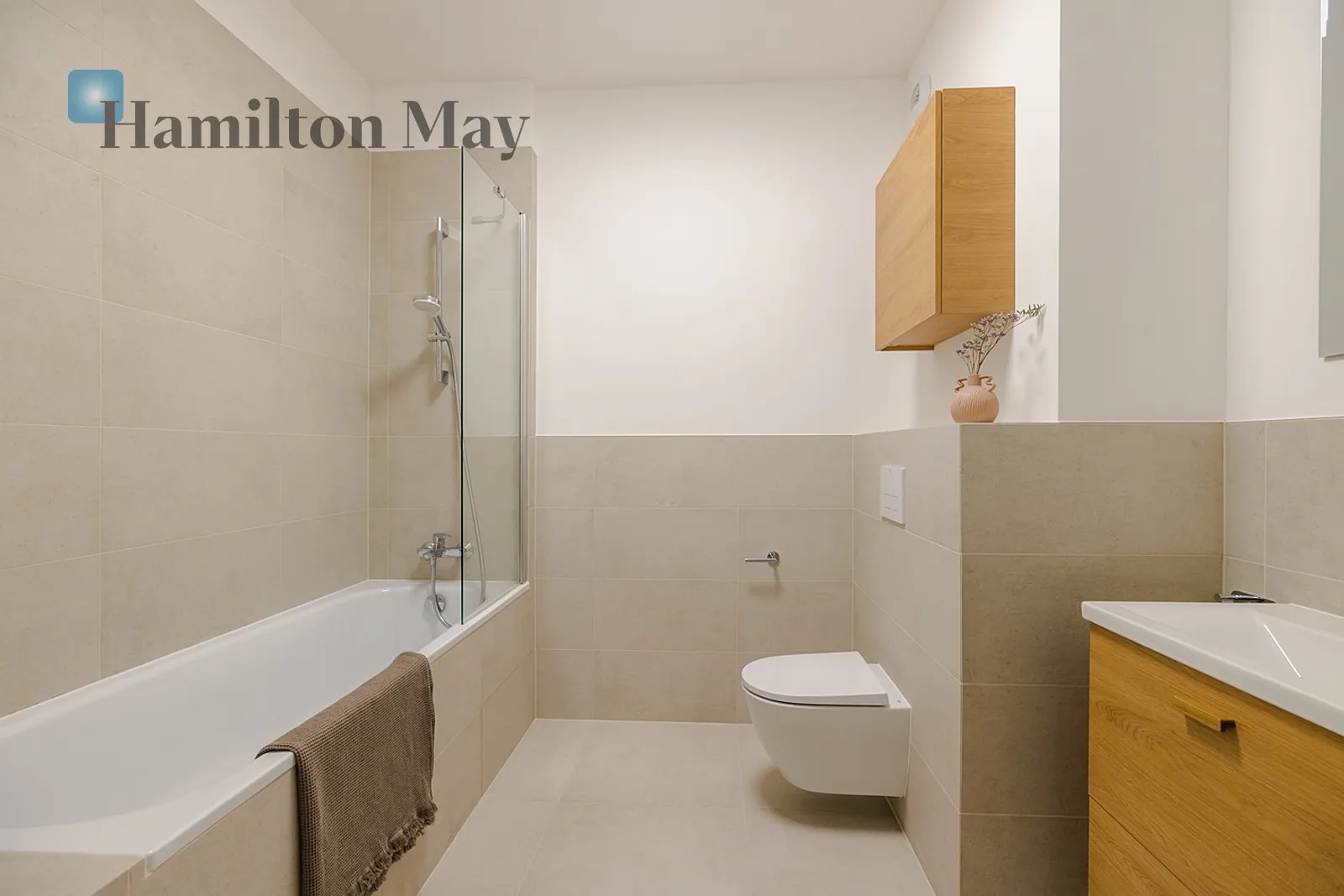 Street: Wschodu Słońca Region: Włochy Subregion: Raków Distance to centre: 5.73 km Level: 5 Price: 1700000 PLN - slider