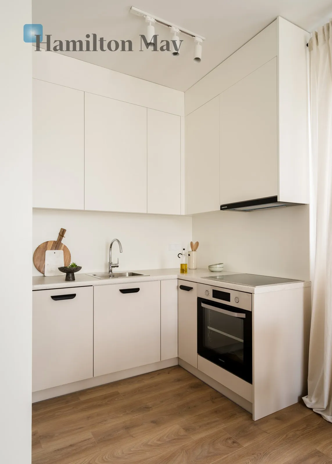 Street: Grzybowska Region: Wola Subregion: Mirów Distance to centre: 1.6 km Level: 11 Price: 1341000 PLN Bedrooms: 1 Bathrooms: 1 - slider