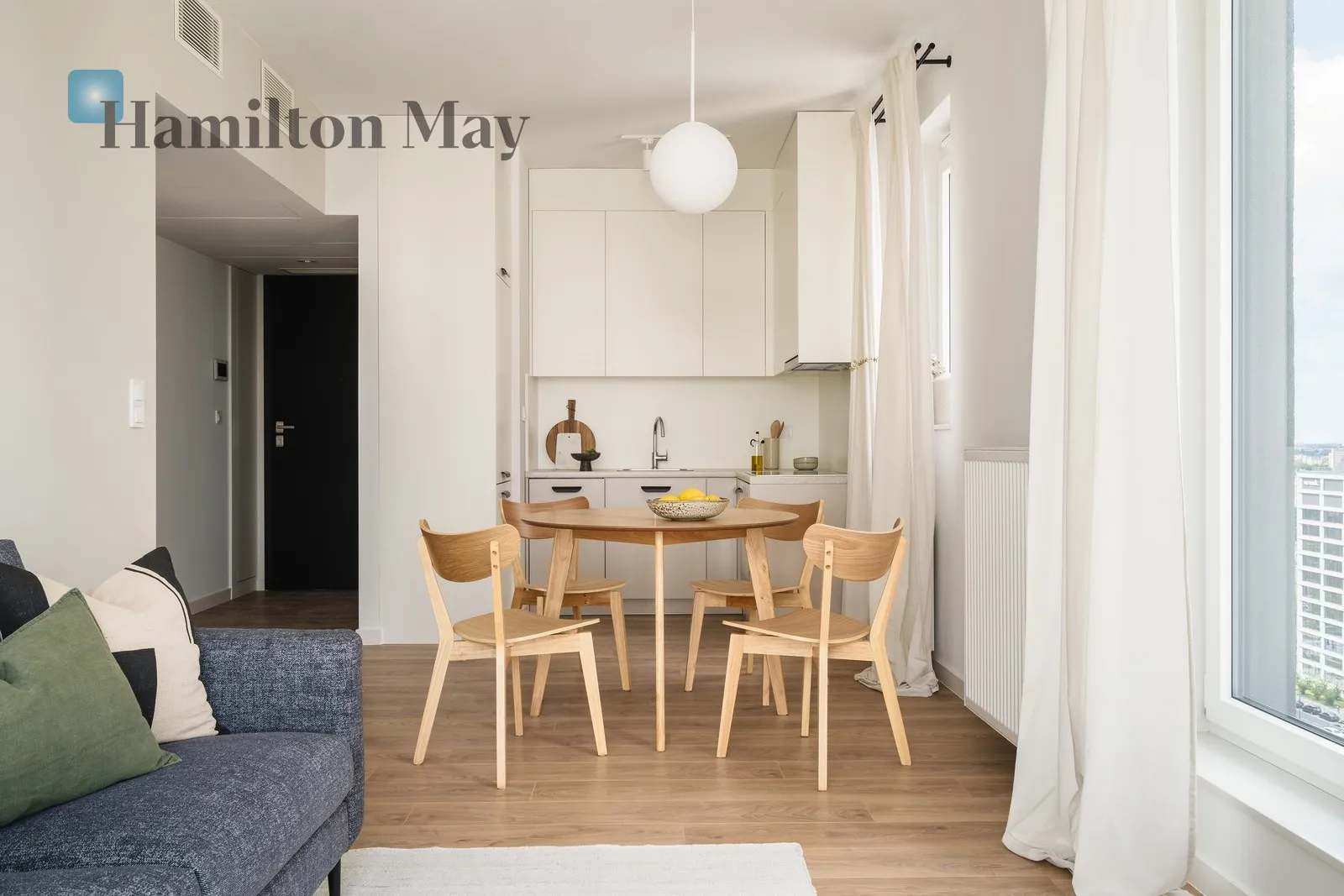 Street: Grzybowska Region: Wola Subregion: Mirów Distance to centre: 1.6 km Level: 11 Price: 1341000 PLN Bedrooms: 1 Bathrooms: 1 Size: 42.79m2 - slider