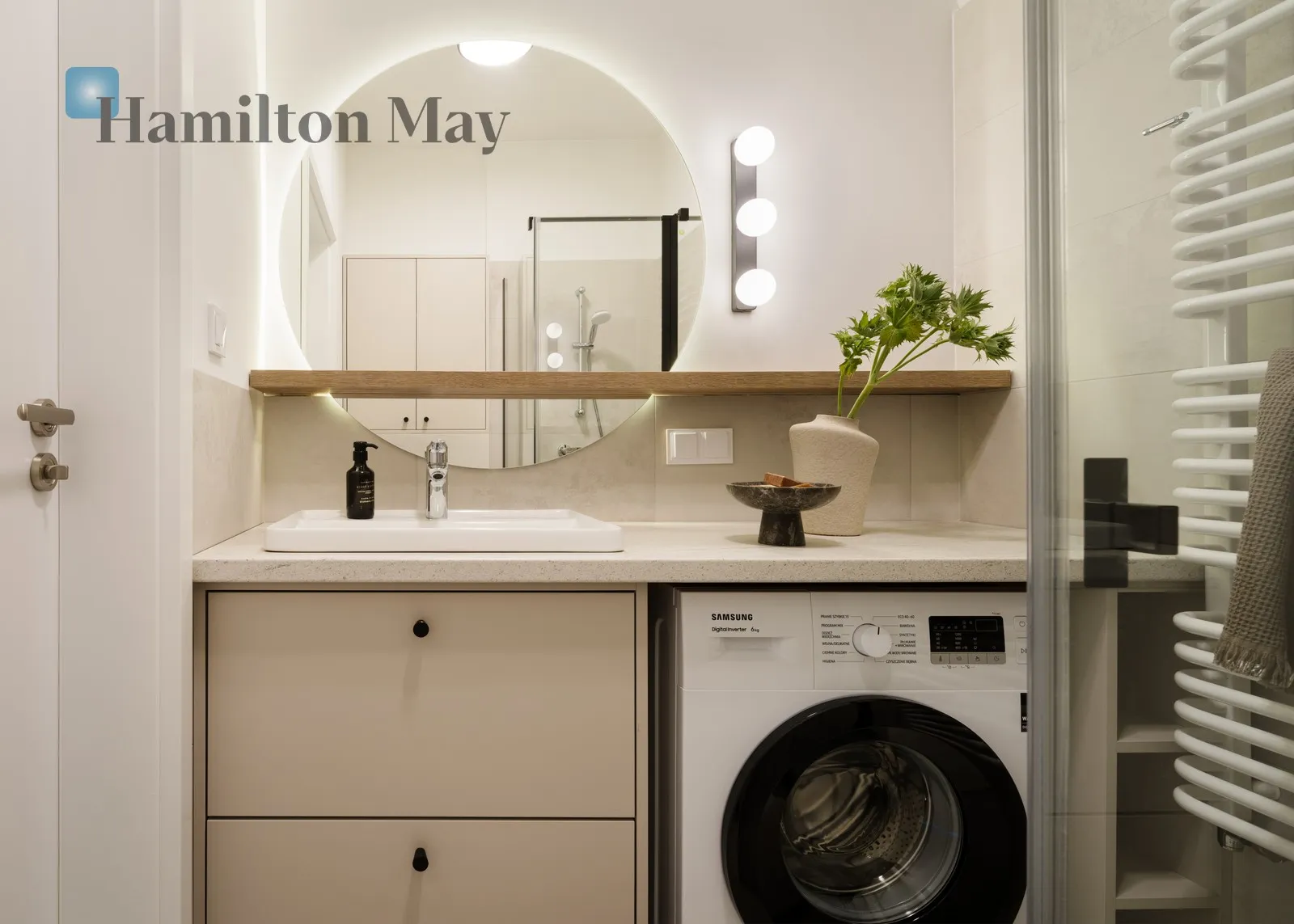 Street: Grzybowska Region: Wola Subregion: Mirów Distance to centre: 1.6 km Level: 11 Price: 1341000 PLN Bedrooms: 1 - slider