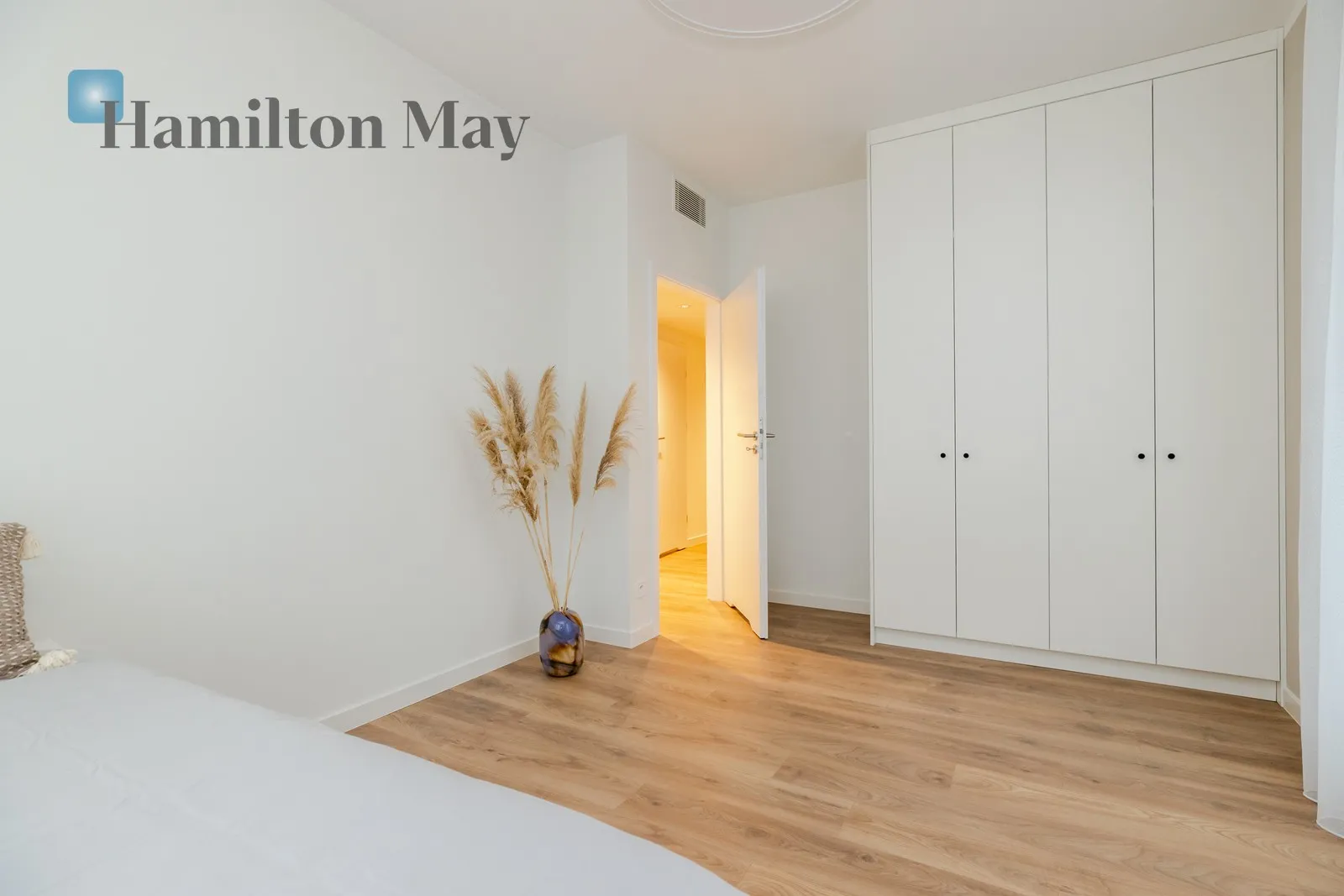 Street: Grzybowska Region: Wola Subregion: Mirów Distance to centre: 1.6 km Level: 7 Price: 1230000 PLN Bedrooms: 2 Bathrooms: 1 Size: 42.88m2 Price/m2: 28685 PLN - slider